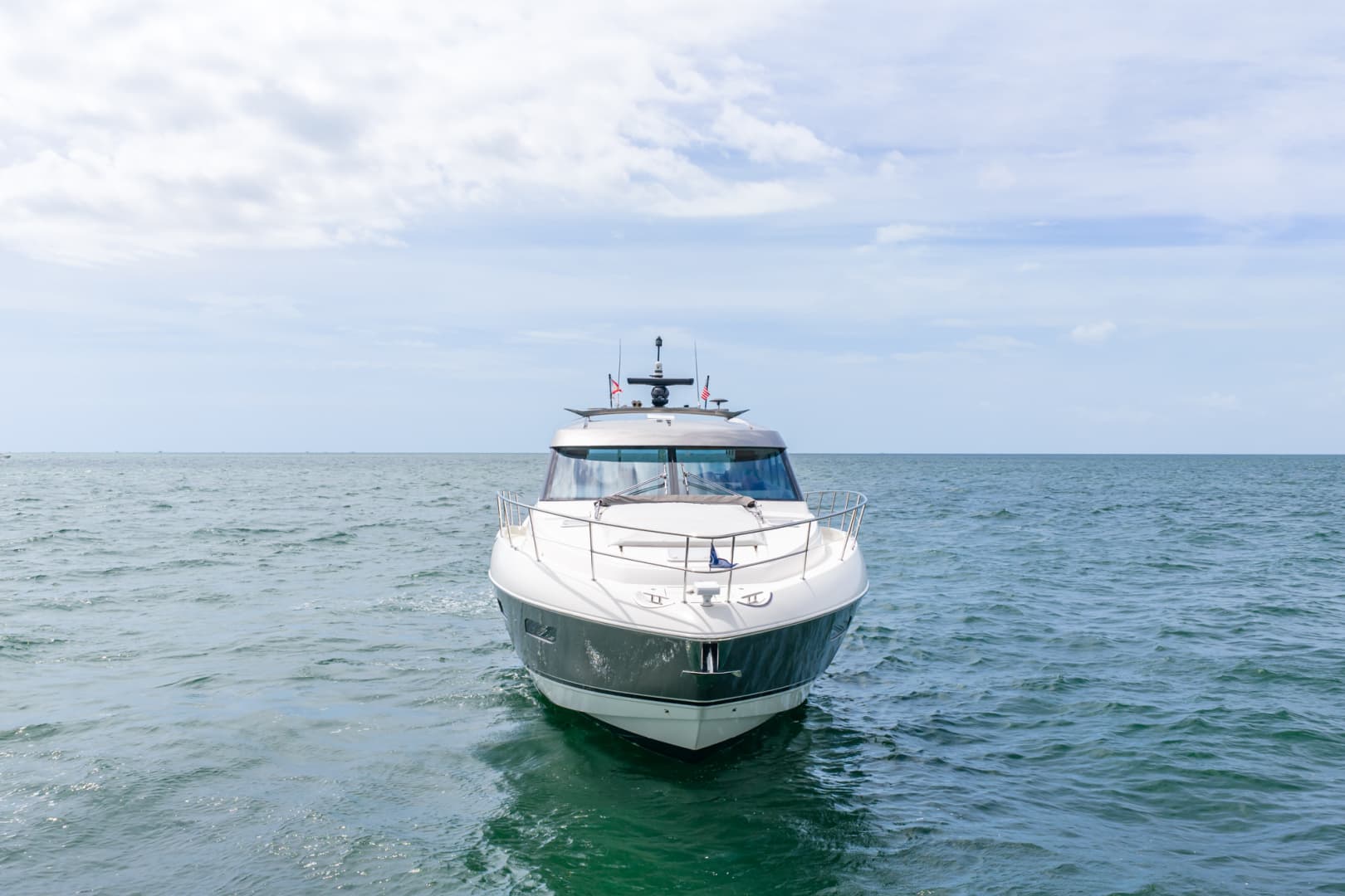 2024 Riviera 6000 SPORT YACHT