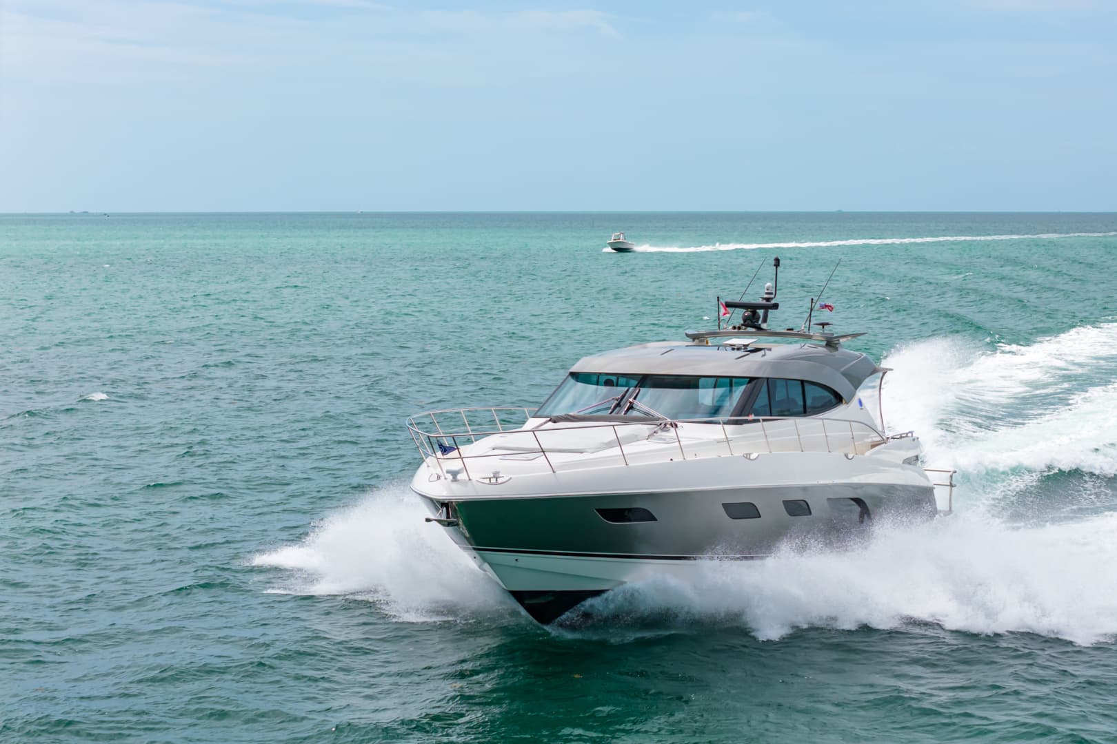 2024 Riviera 6000 SPORT YACHT