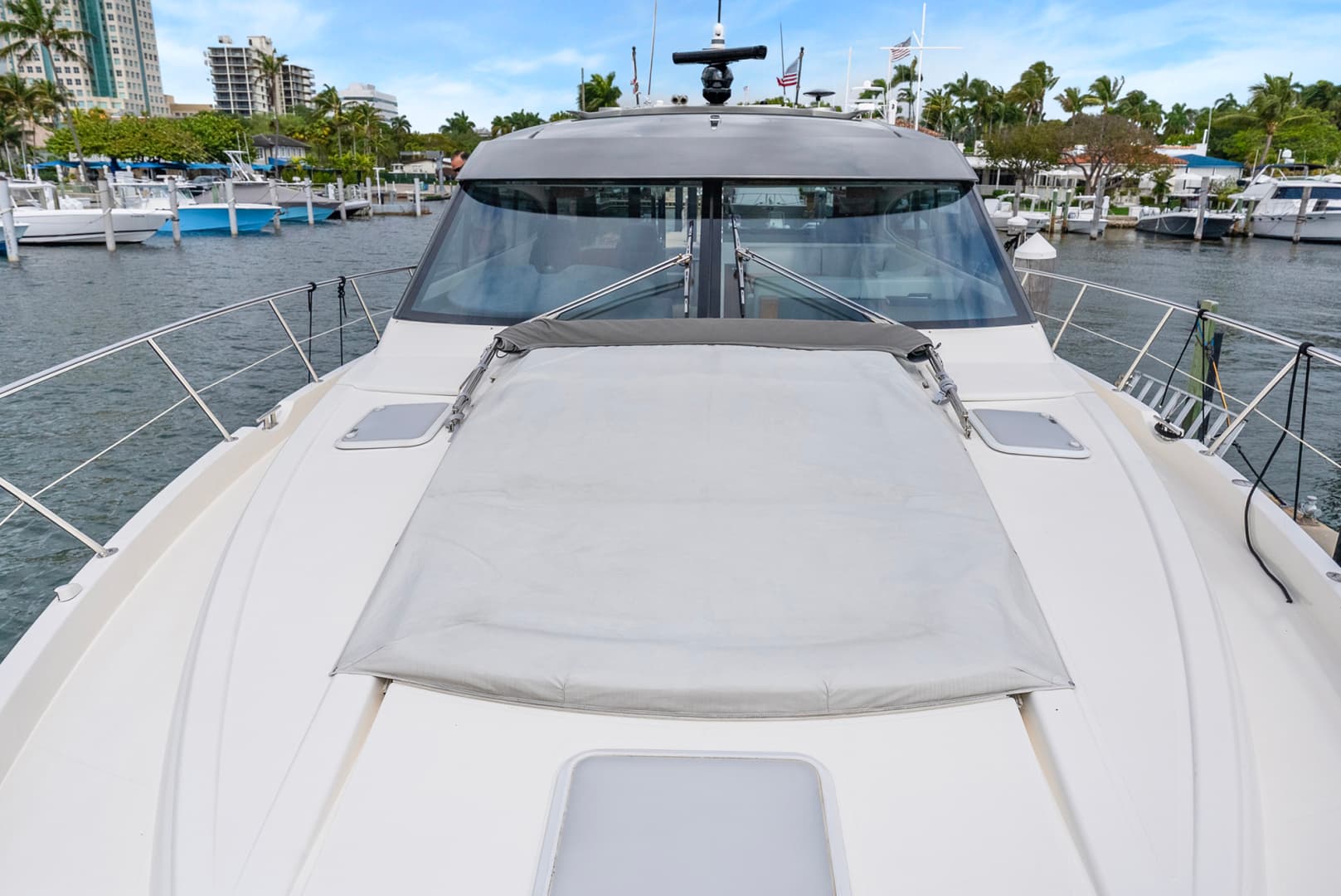 2024 Riviera 6000 SPORT YACHT