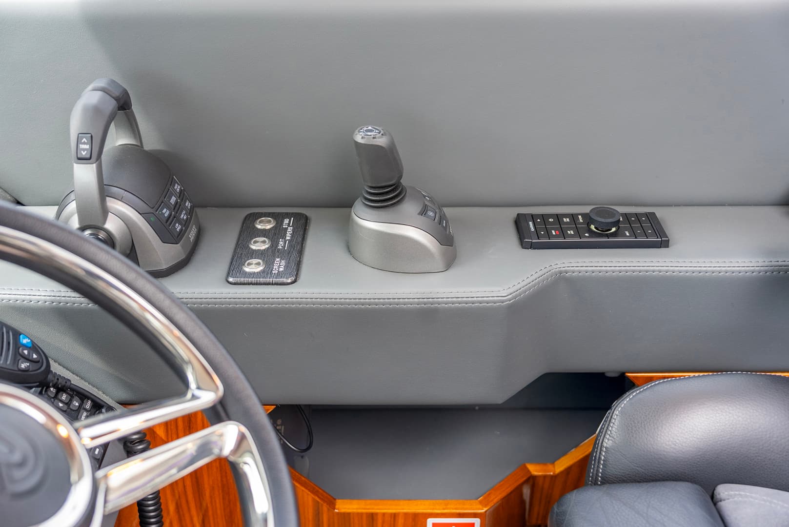 2024 Riviera 6000 SPORT YACHT