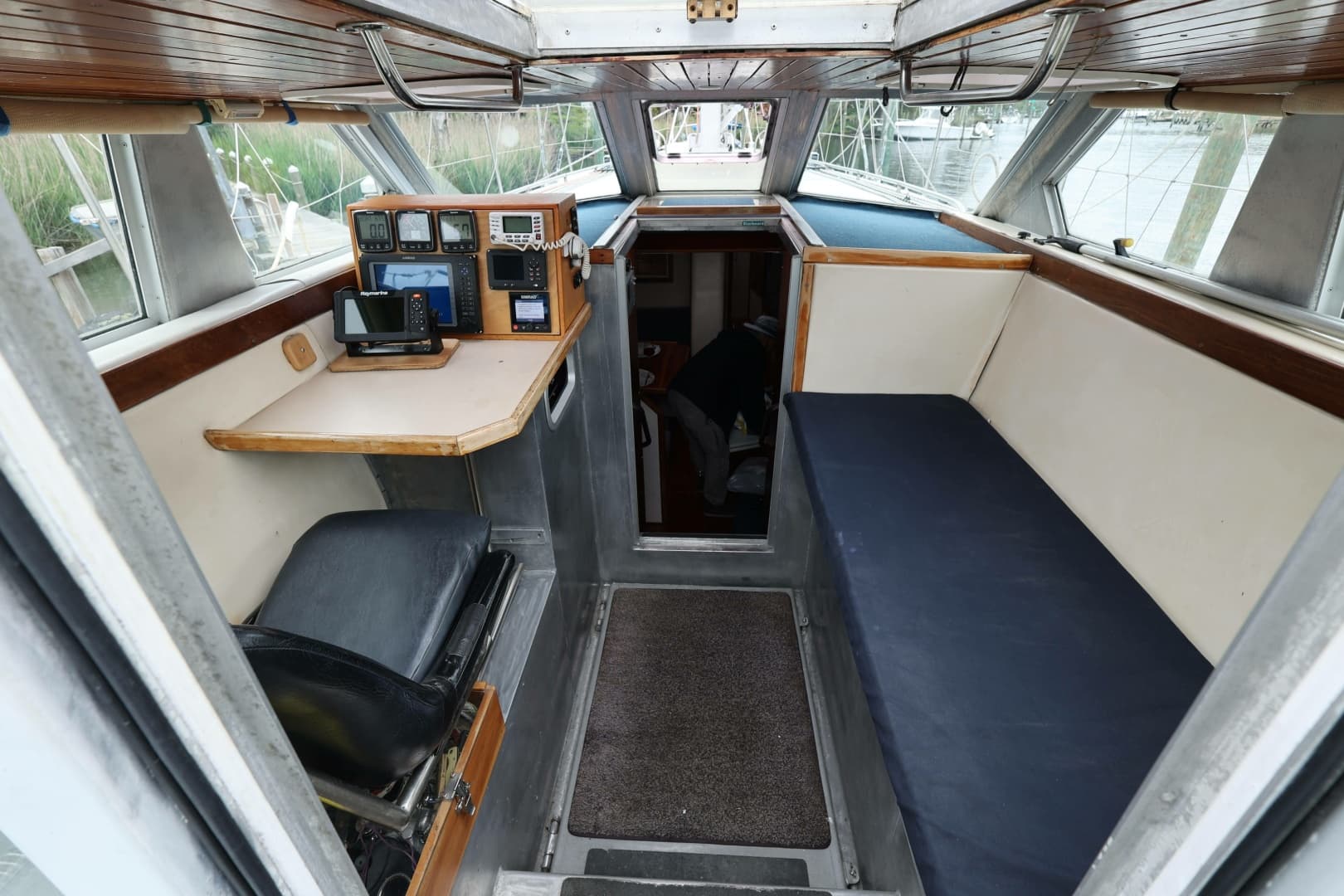 Pilothouse from cockpit