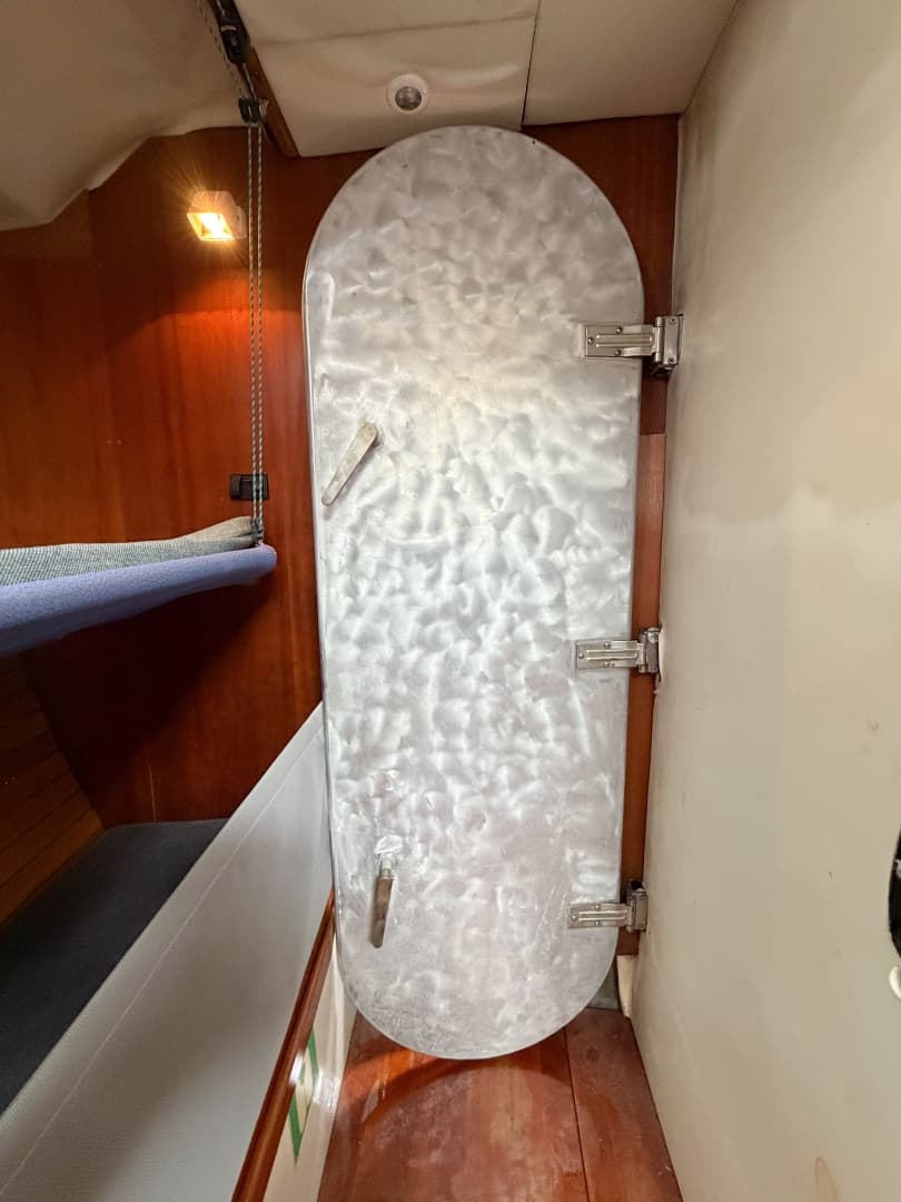 Watertight door 
