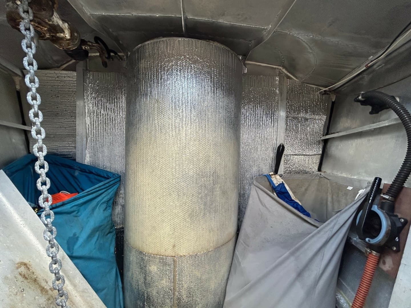 Fwd sail storage