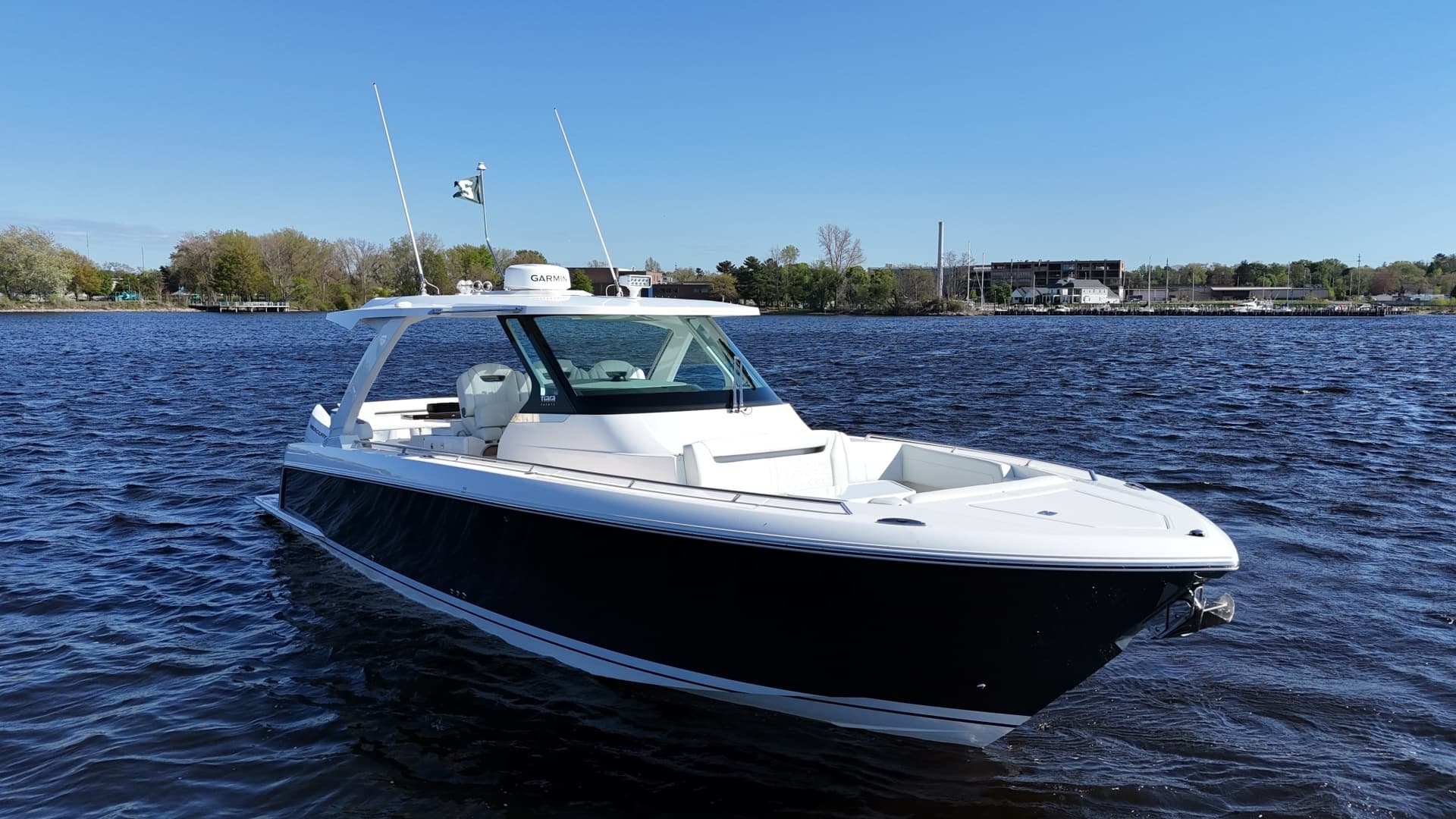 2024 Tiara Yachts 38 LS