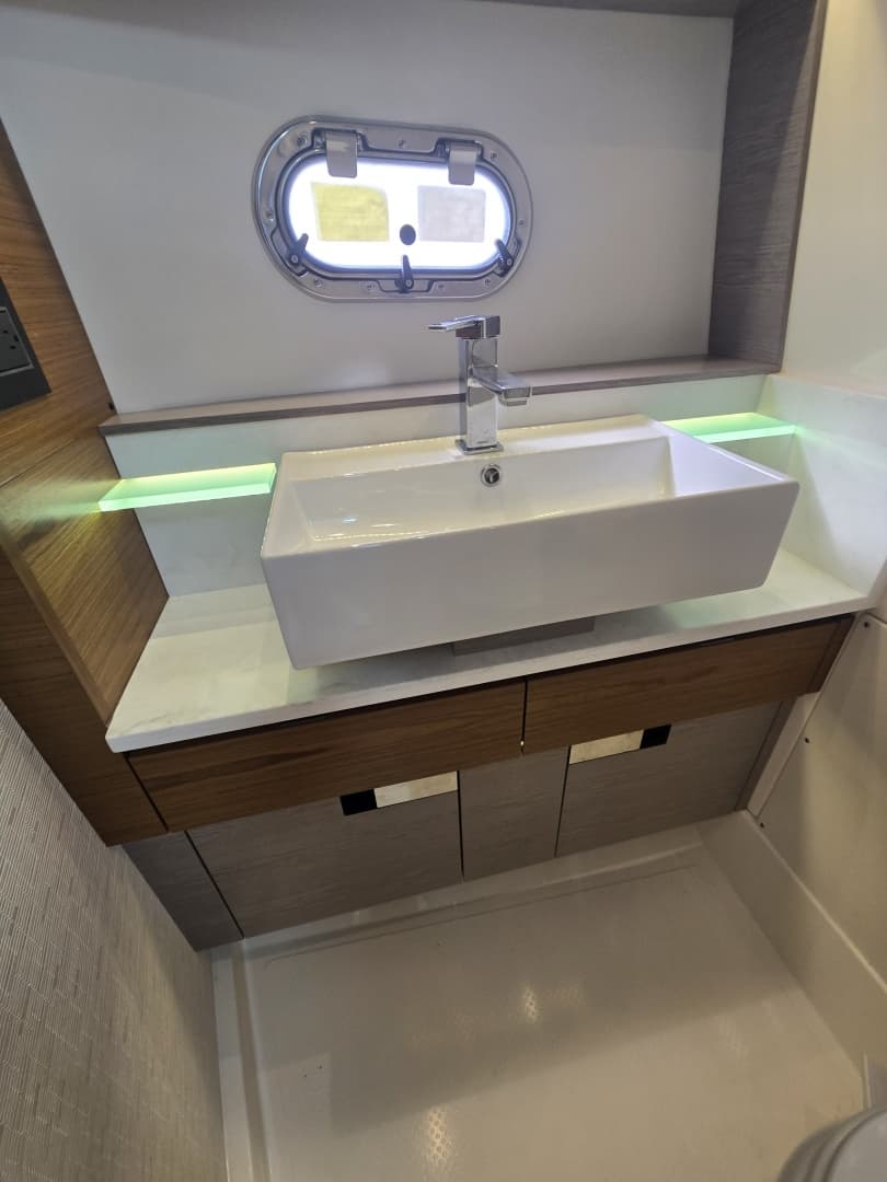 2024 Tiara Yachts 38 LS