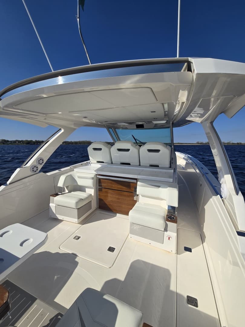 2024 Tiara Yachts 38 LS