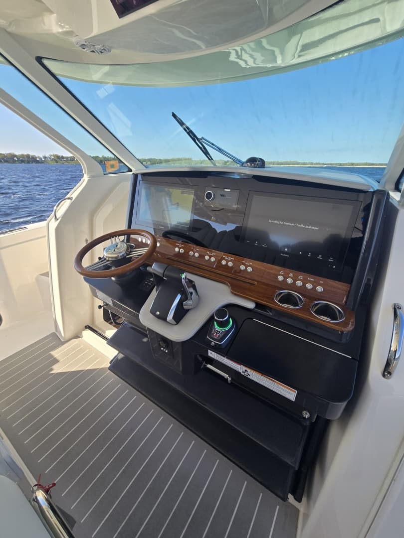 2024 Tiara Yachts 38 LS