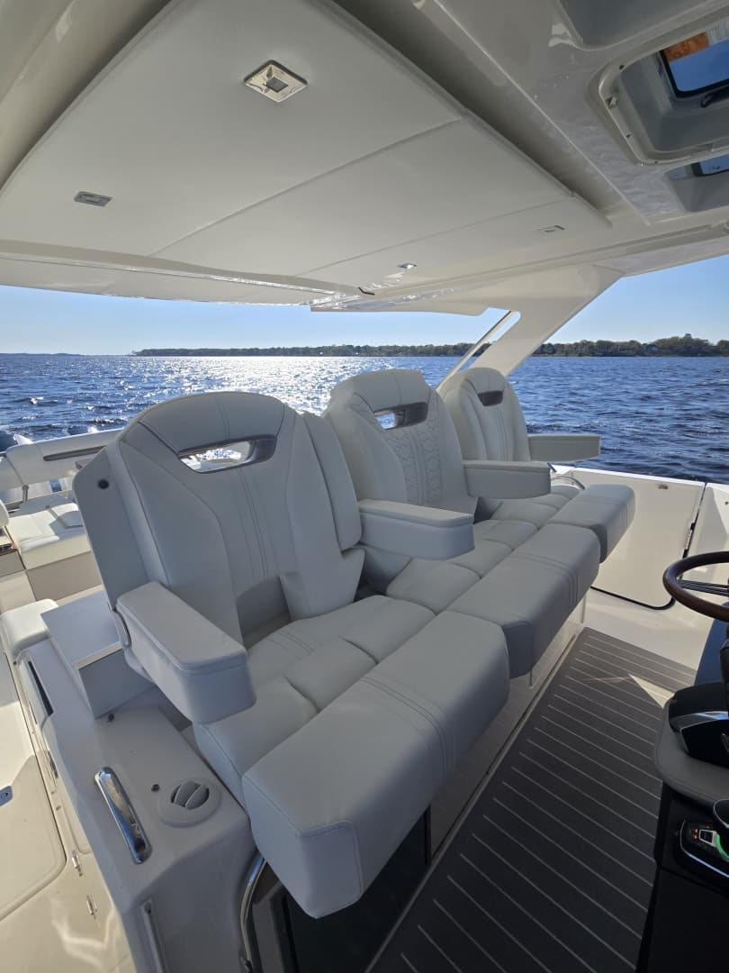 2024 Tiara Yachts 38 LS