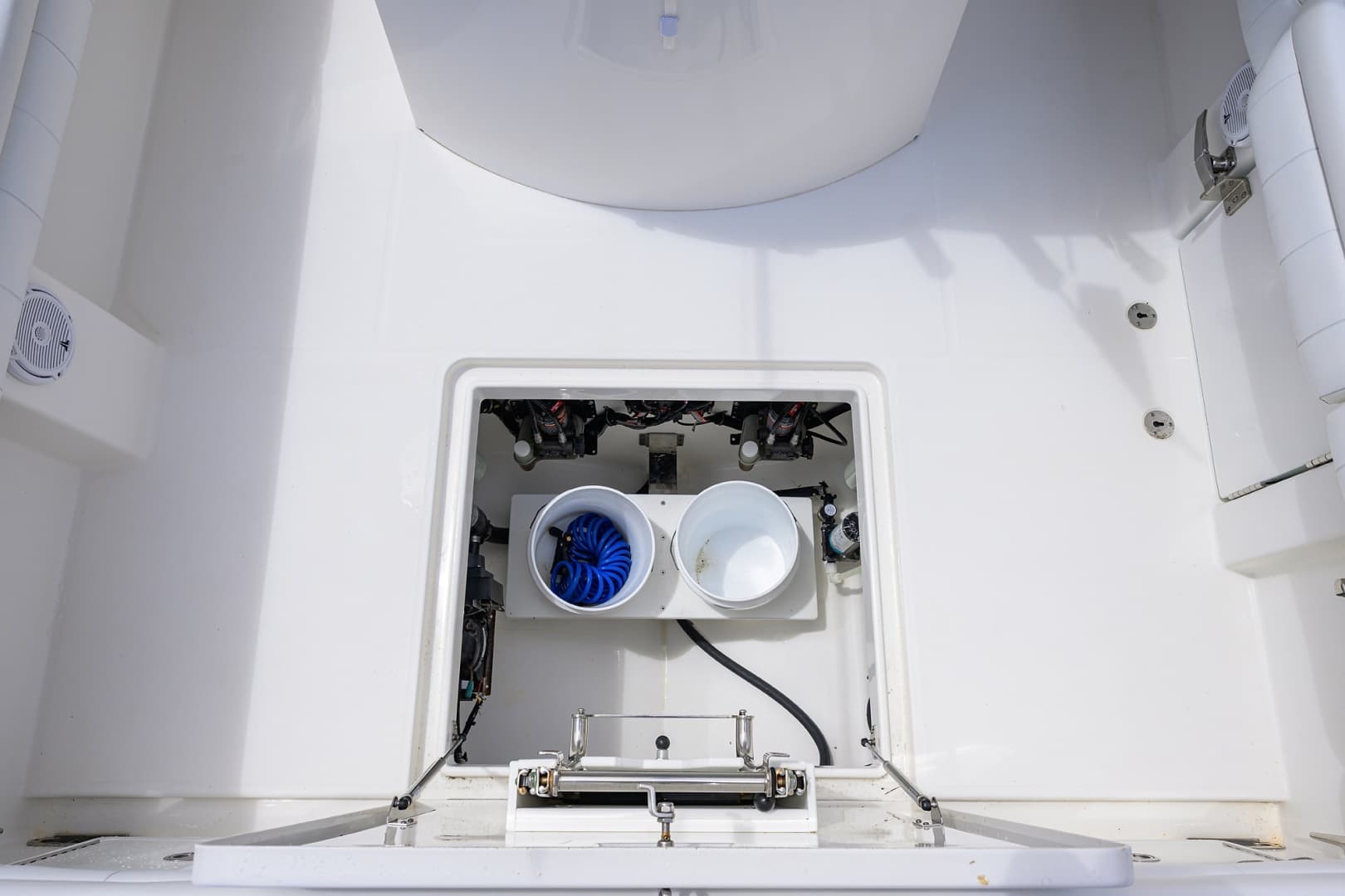 Regulator 31   Sweet Melissa - Cockpit