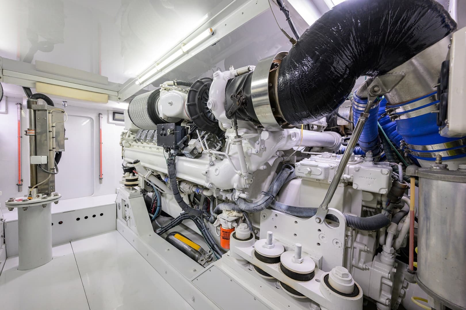 2003 American Custom Yachts 