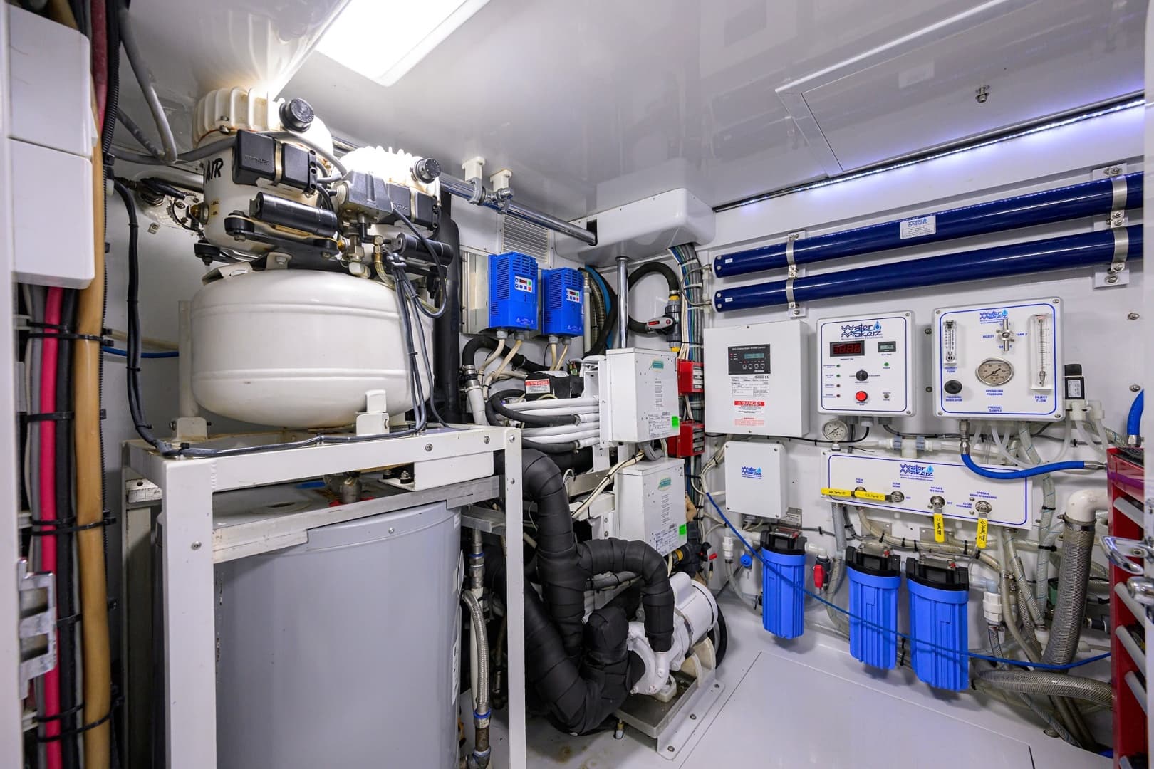 2003 American Custom Yachts 