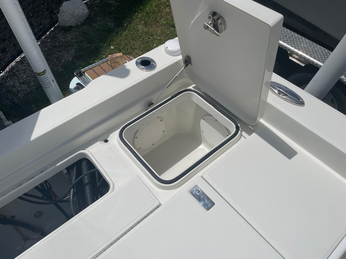 2022 Ranger 2510 Bay