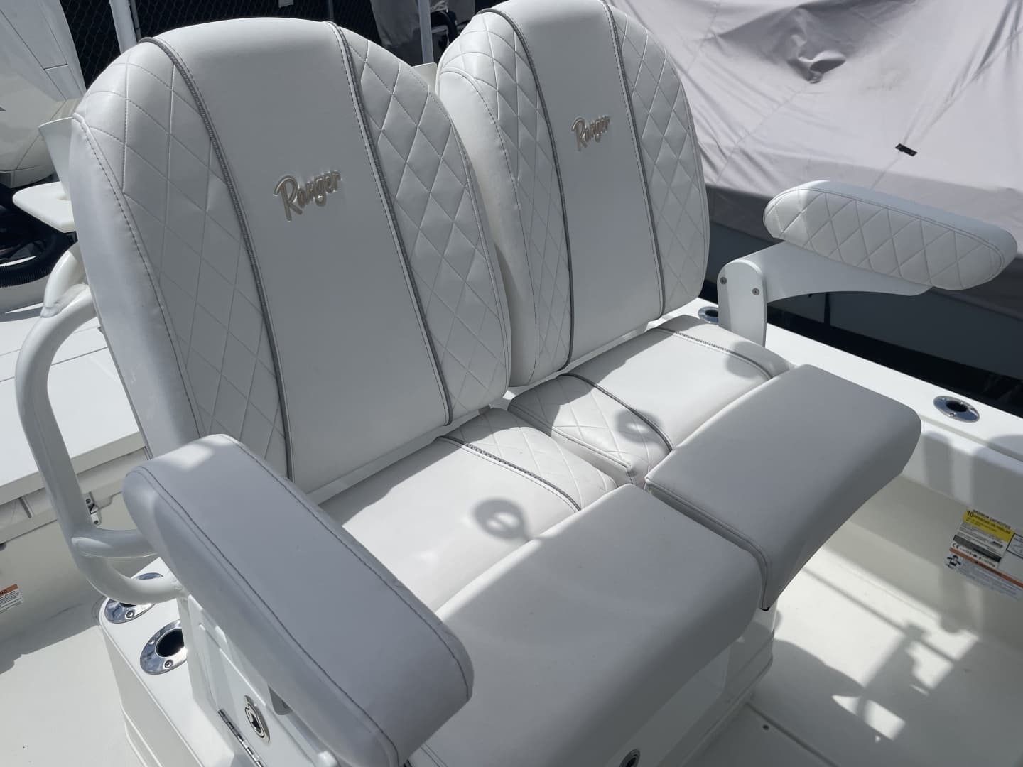 2022 Ranger 2510 Bay