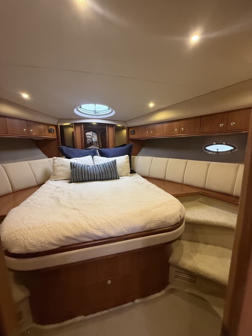 2001 Cruisers Yachts 4450 Express Motor Yacht