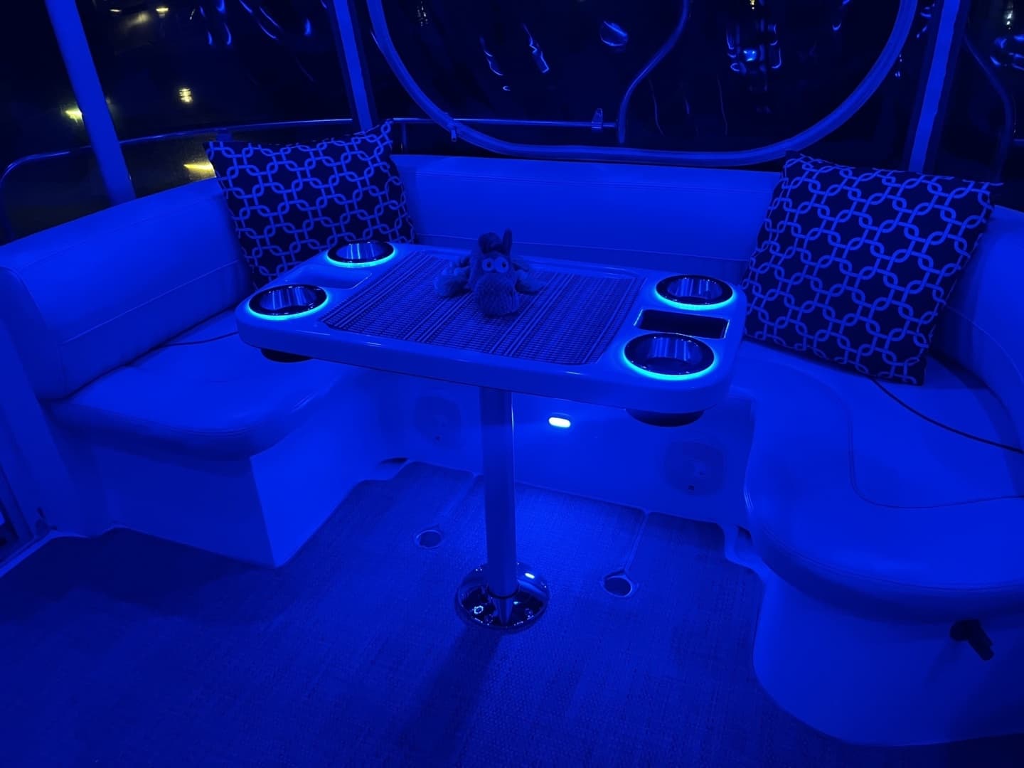 2001 Cruisers Yachts 4450 Express Motor Yacht