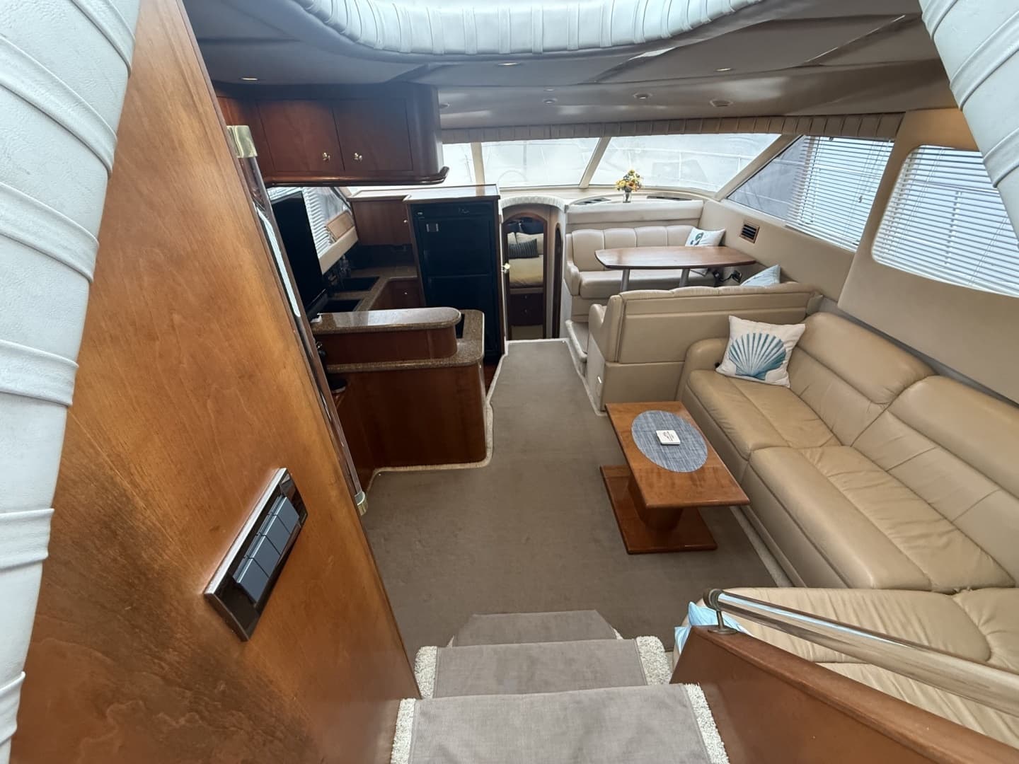 2001 Cruisers Yachts 4450 Express Motor Yacht