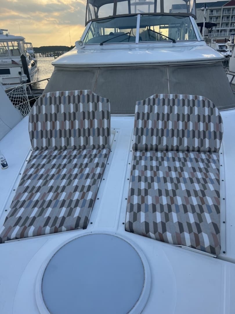 2001 Cruisers Yachts 4450 Express Motor Yacht