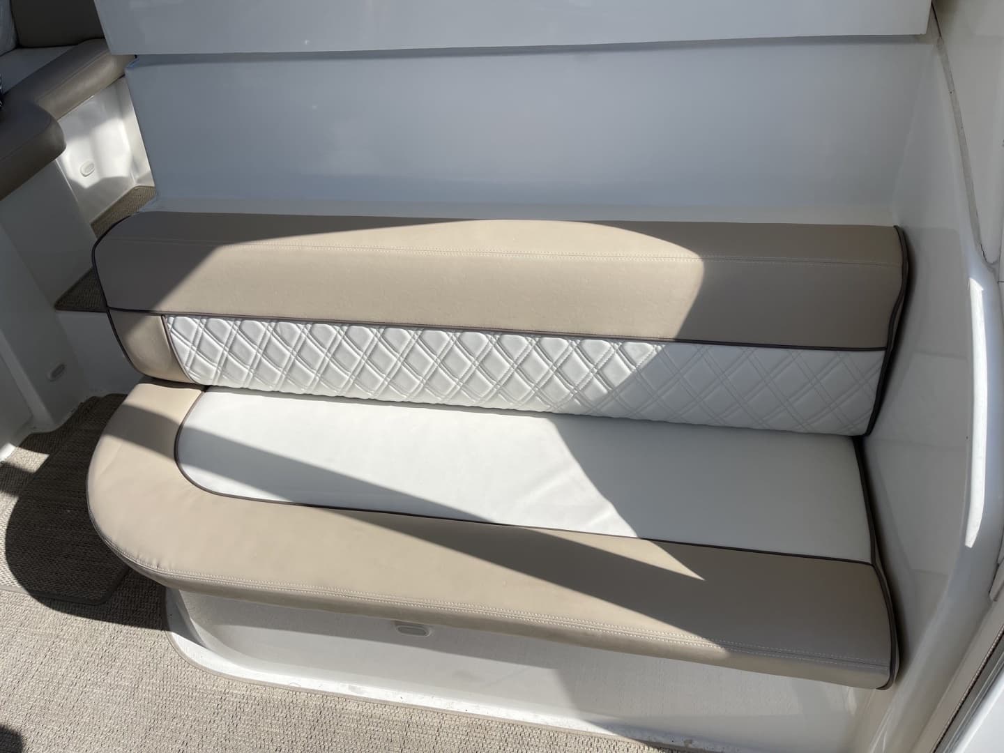 2001 Cruisers Yachts 4450 Express Motor Yacht