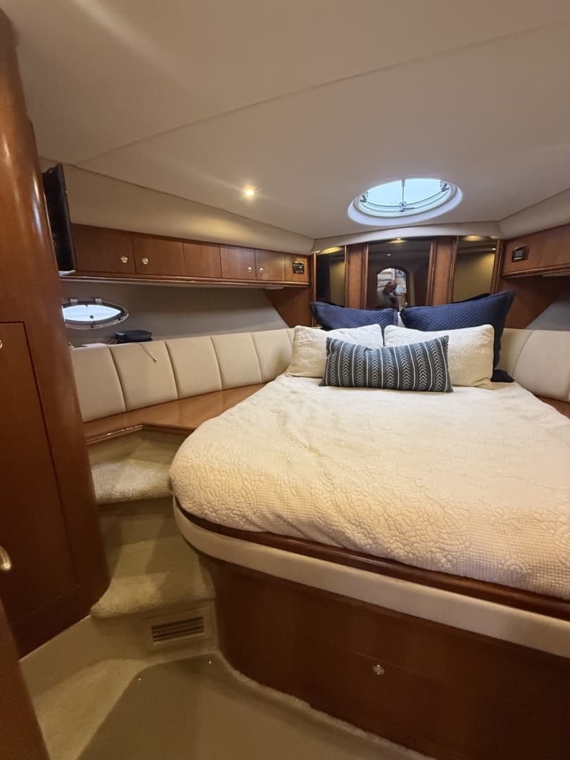 2001 Cruisers Yachts 4450 Express Motor Yacht