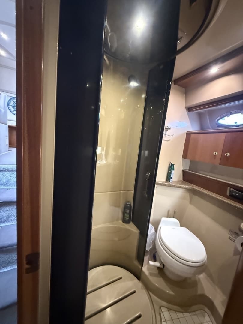 2001 Cruisers Yachts 4450 Express Motor Yacht