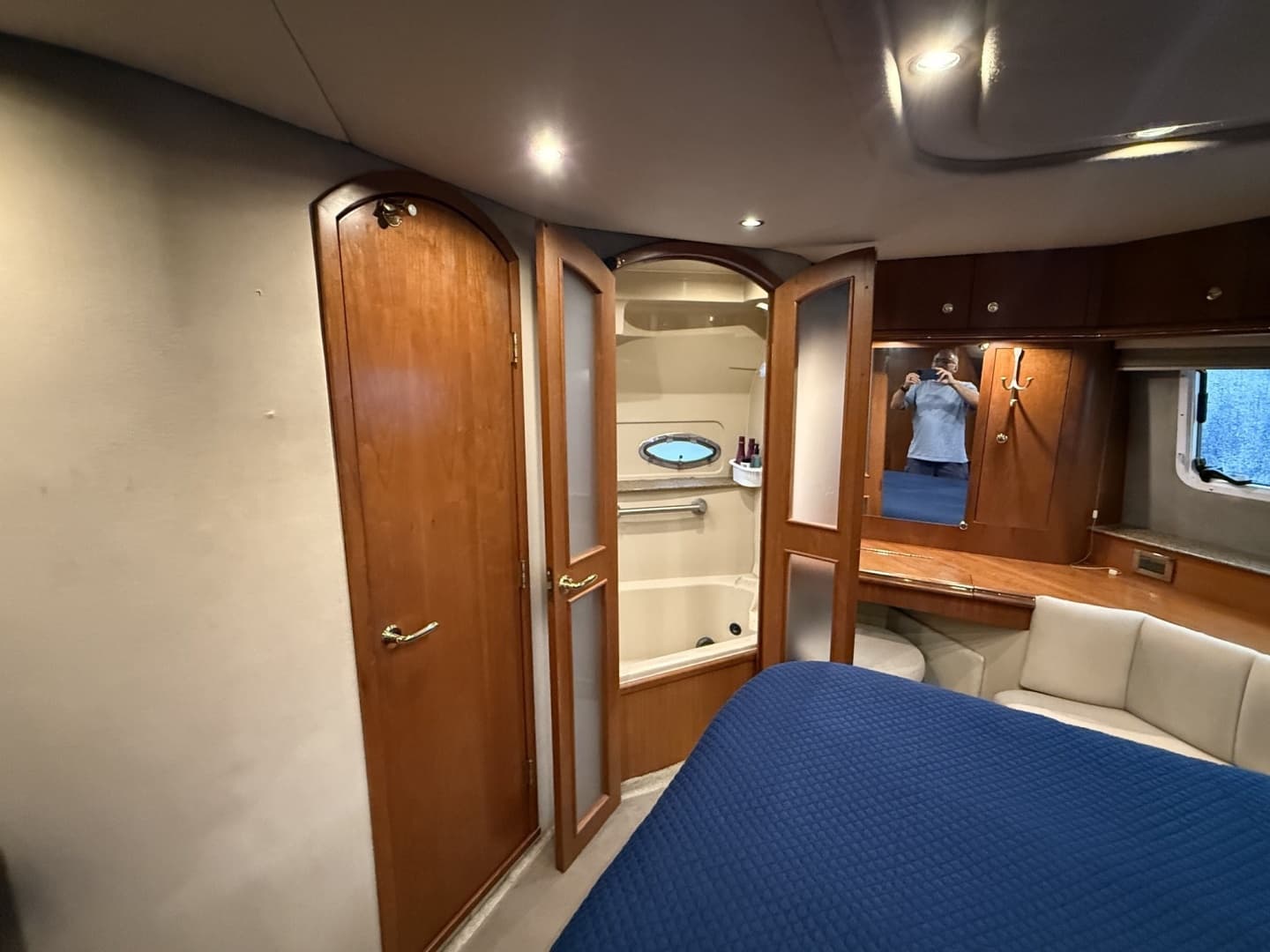 2001 Cruisers Yachts 4450 Express Motor Yacht