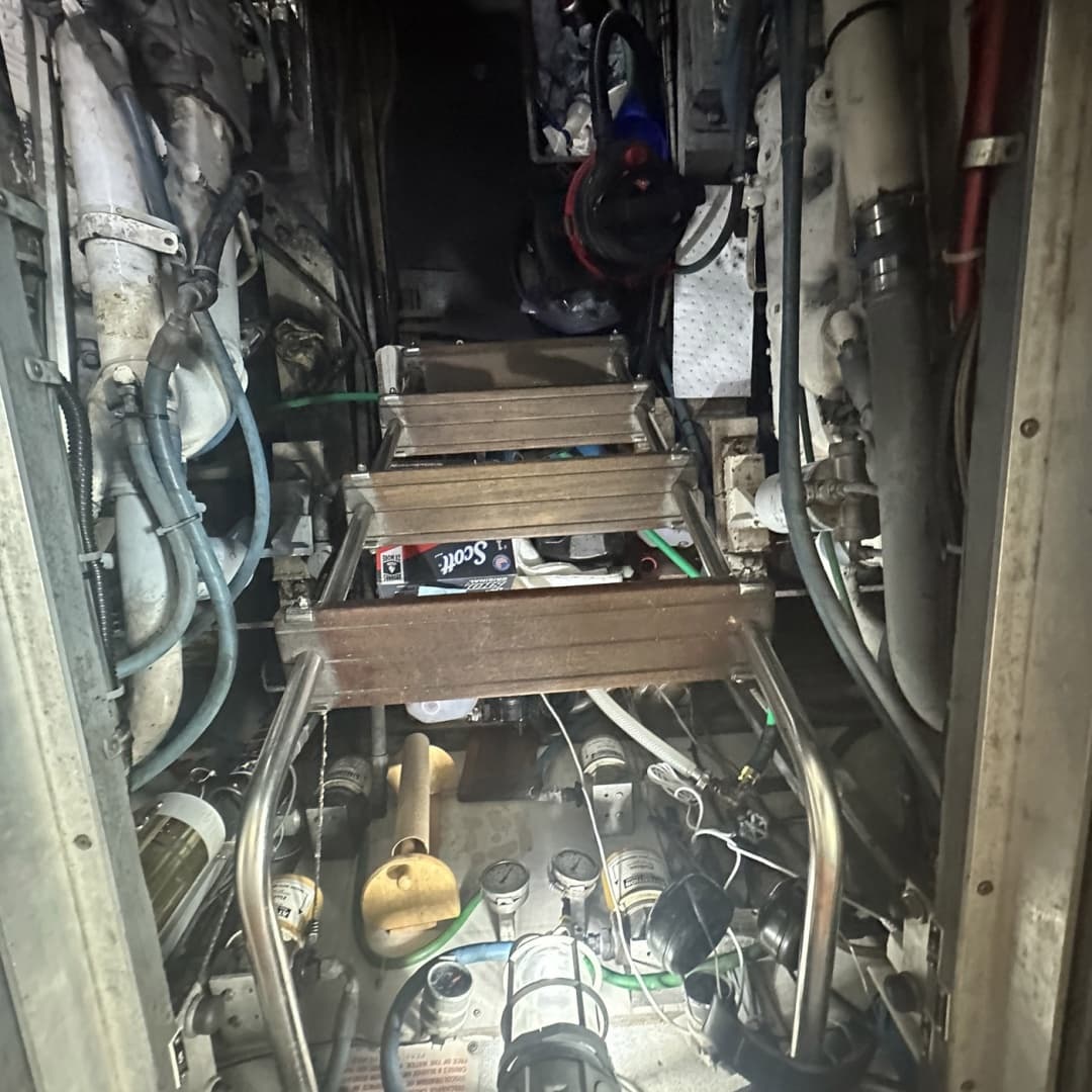 1981 Hatteras 43 Convertible