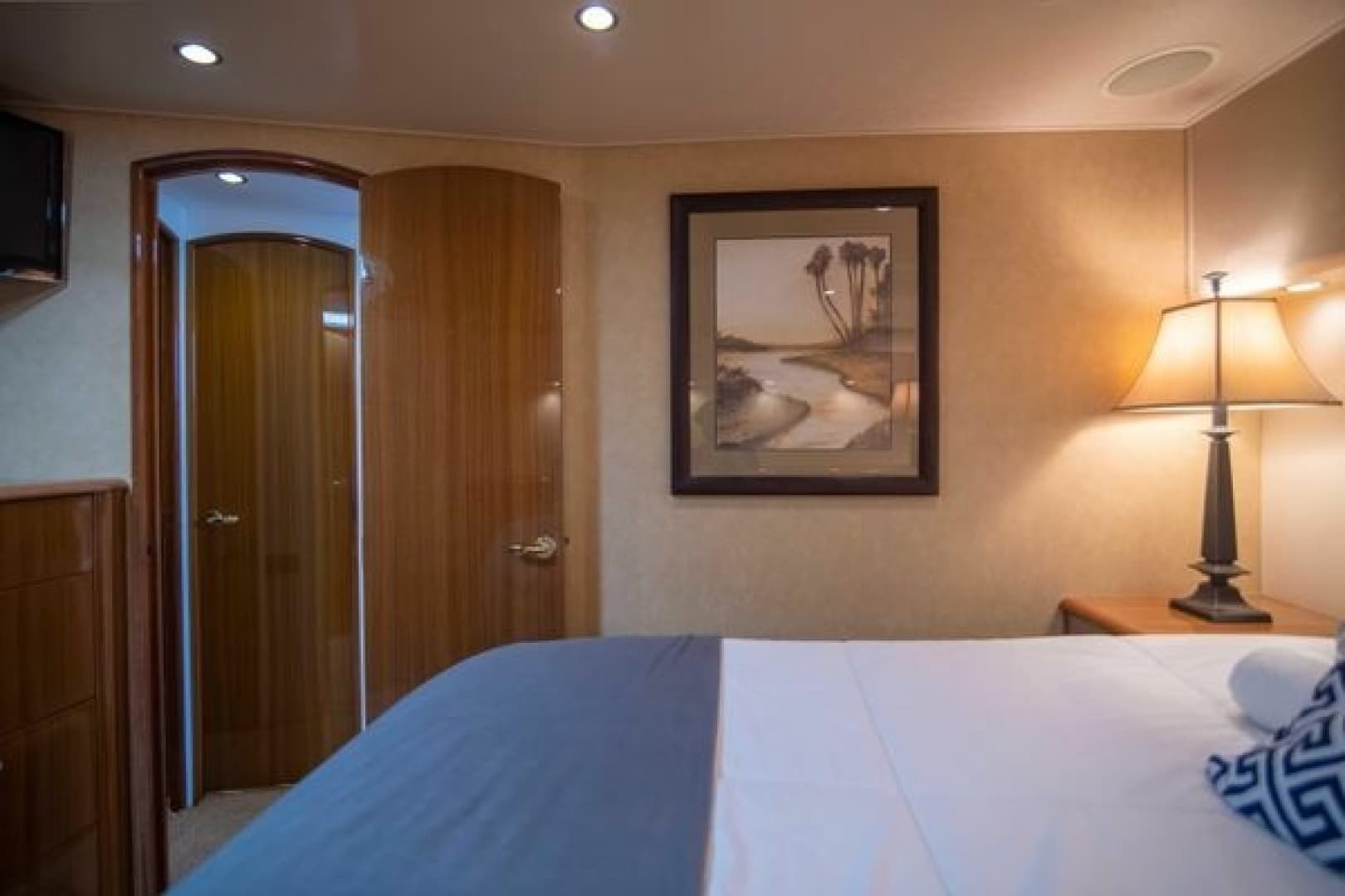 2007 Viking 52 Convertible