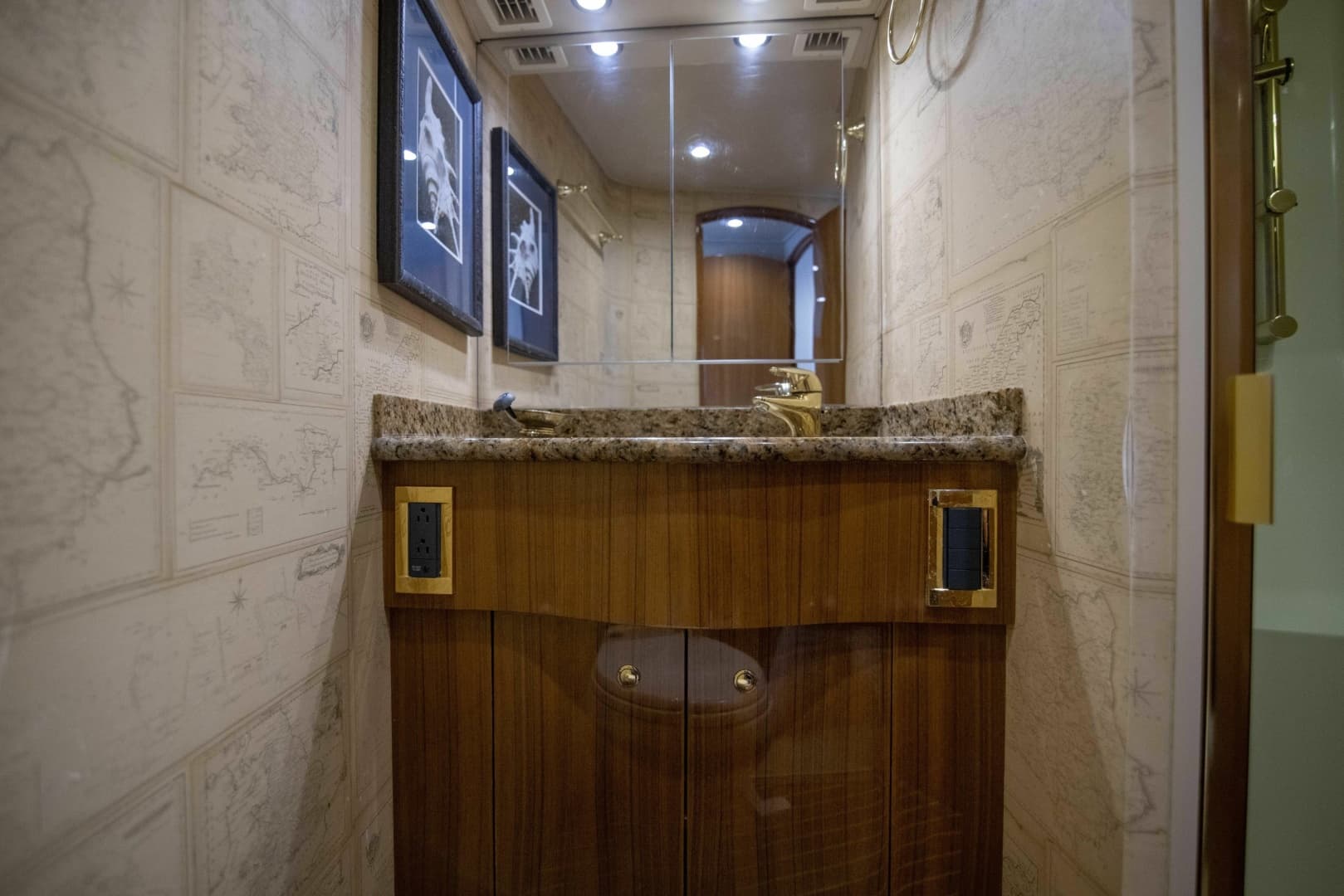 2007 Viking 52 Convertible