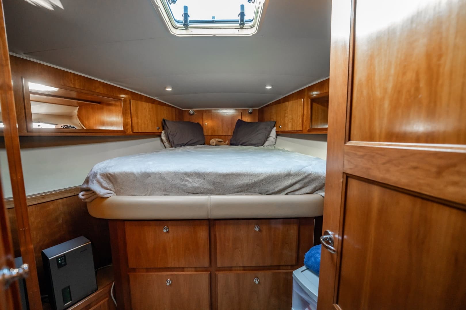 2004 Navigator 5700 Rival Pilothouse