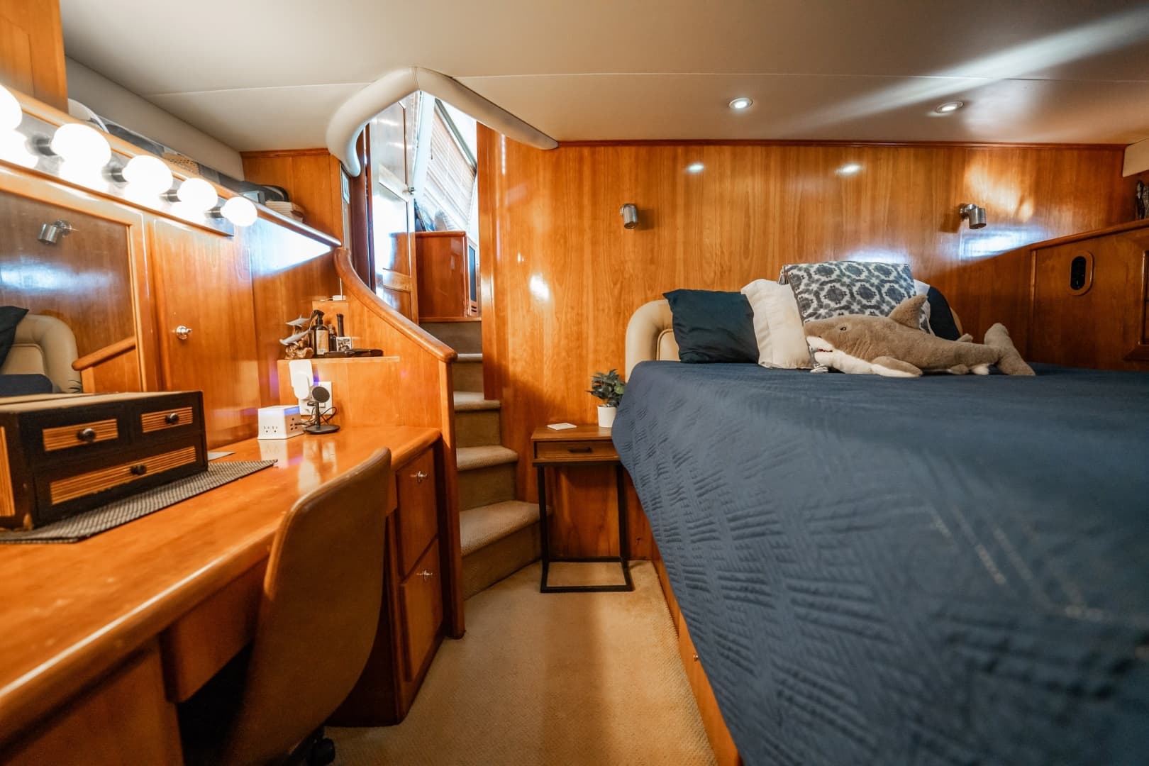 2004 Navigator 5700 Rival Pilothouse