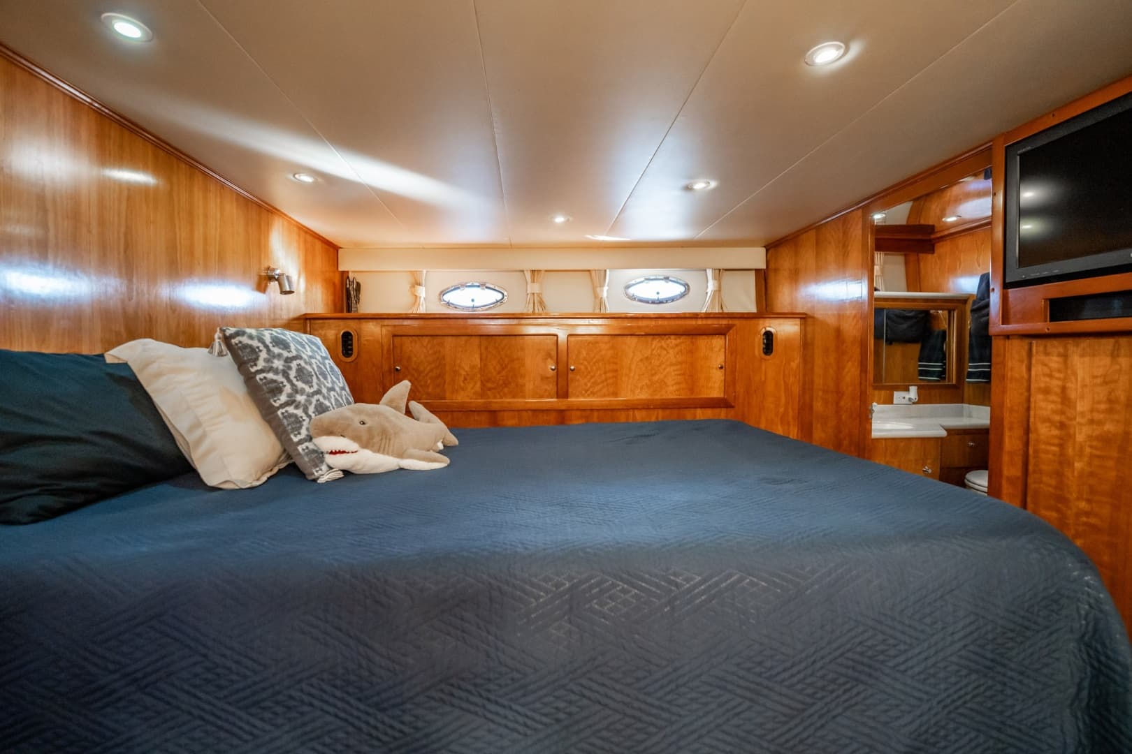 2004 Navigator 5700 Rival Pilothouse