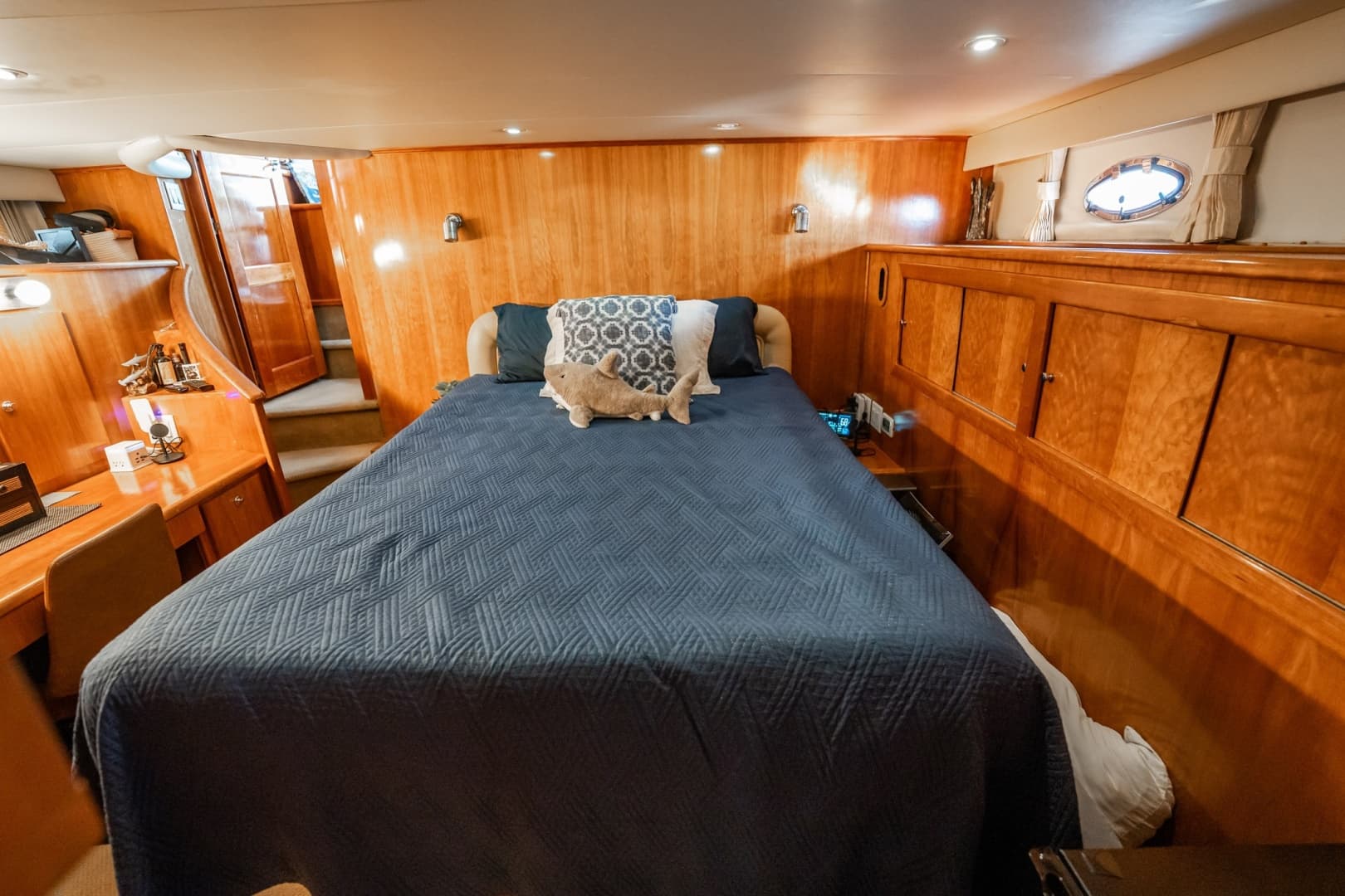 2004 Navigator 5700 Rival Pilothouse