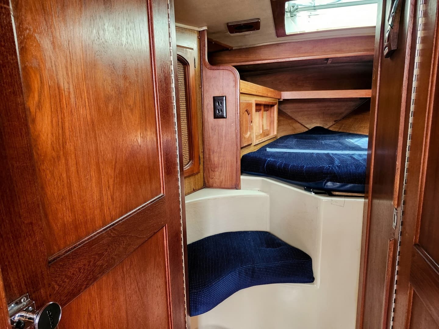 1988 Gulf Pilothouse 32