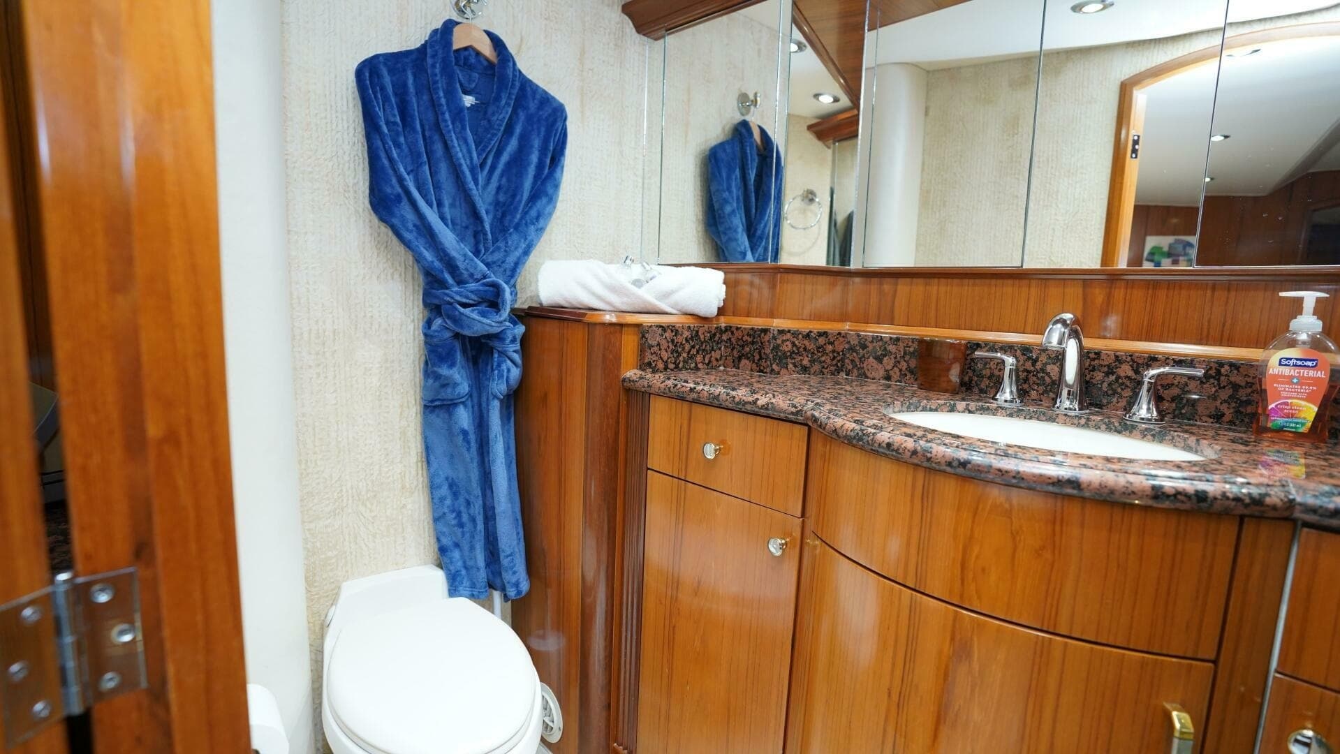 2005 Sea Force IX Enclosed Flybridge