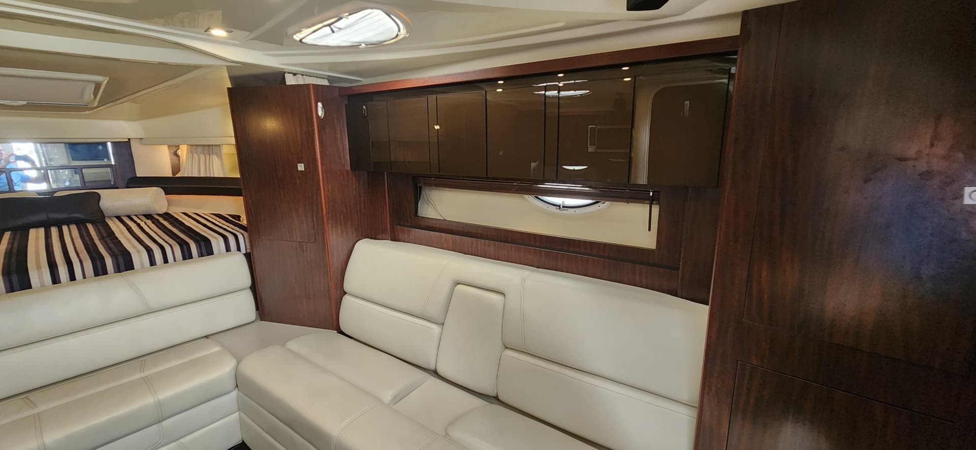 2015 Monterey 335 Sport Yacht