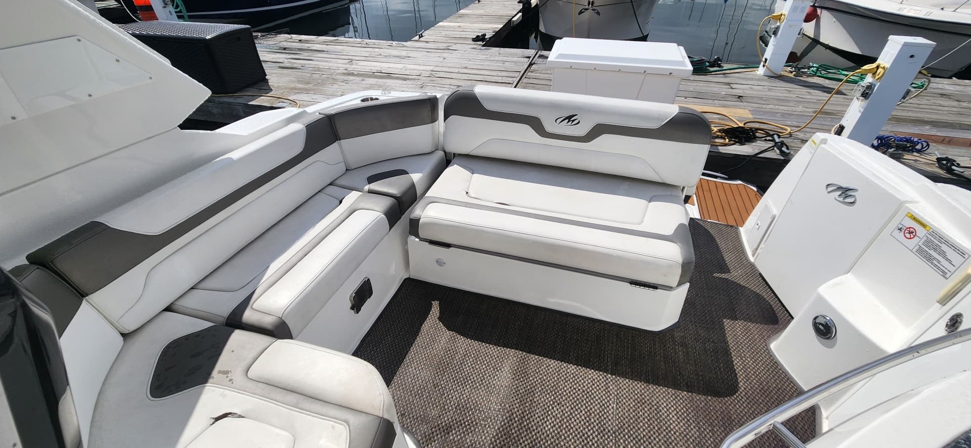 2015 Monterey 335 Sport Yacht