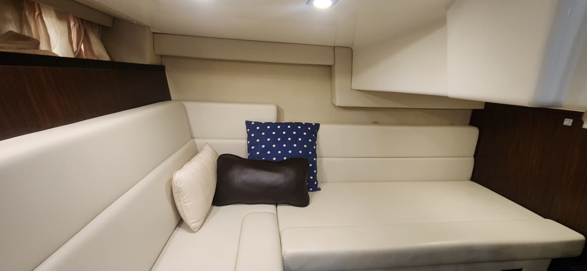 2015 Monterey 335 Sport Yacht