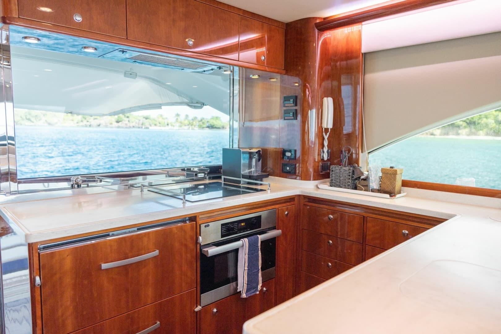 2015 Riviera 53 Enclosed Bridge