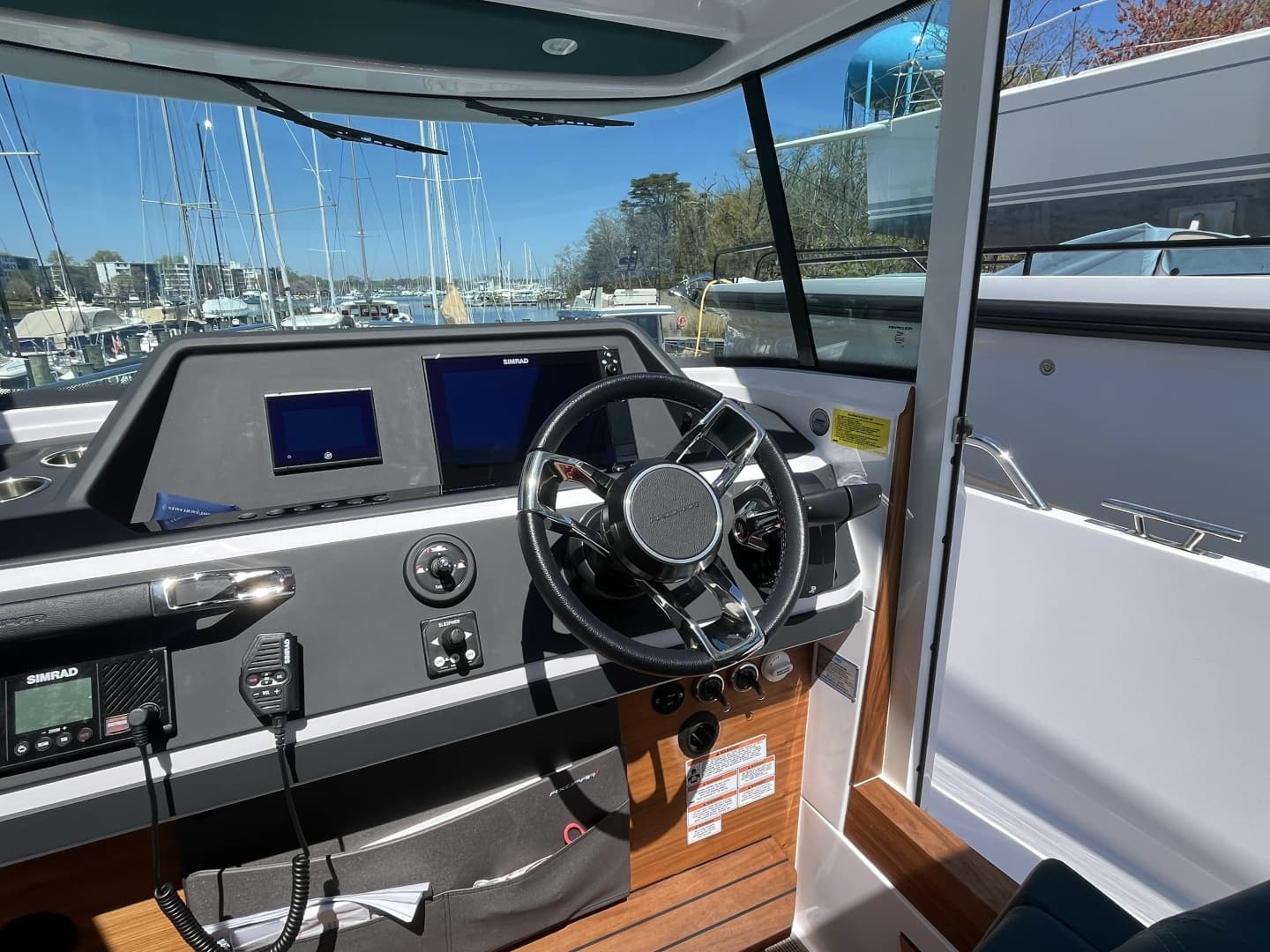 2023 Axopar 28 CABIN