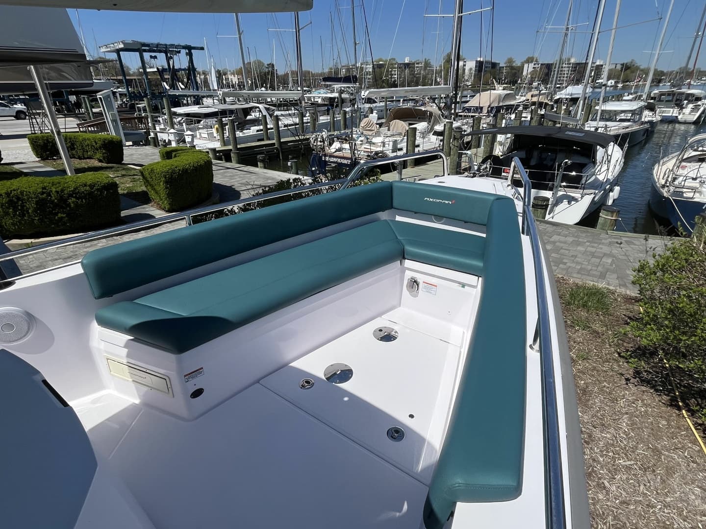 2023 Axopar 28 CABIN