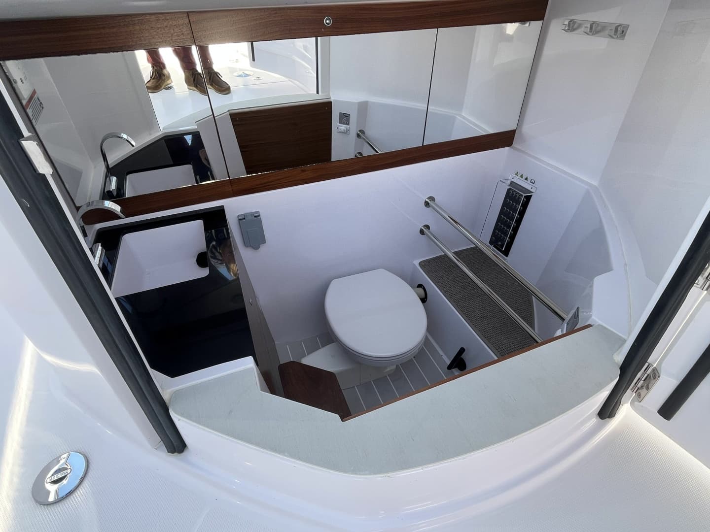 2023 Axopar 28 CABIN