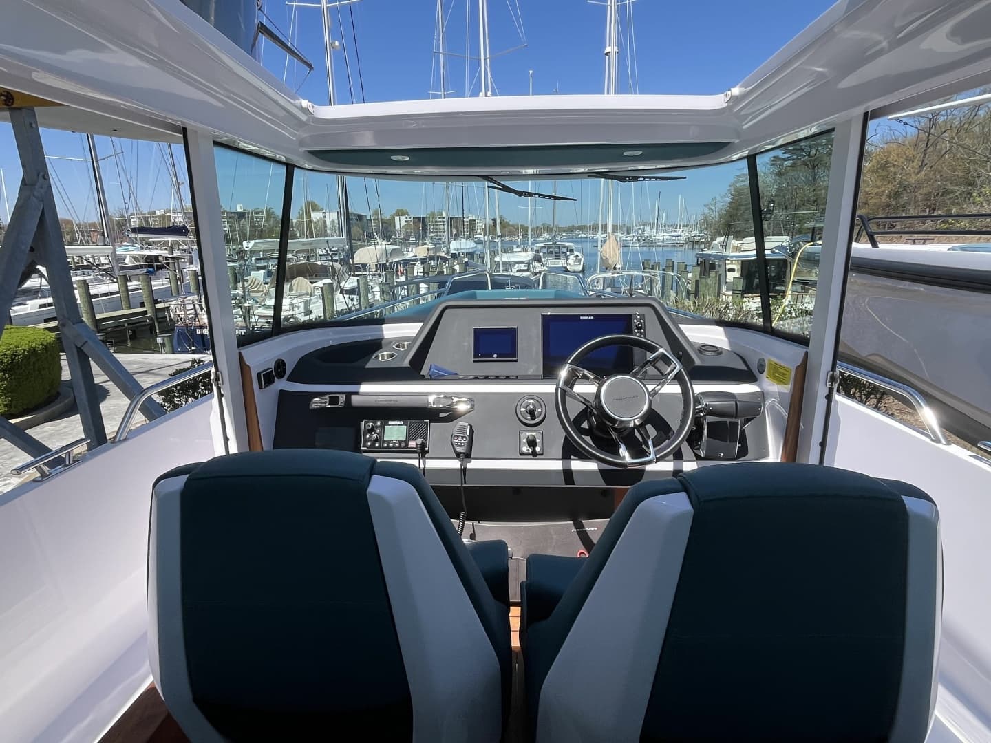 2023 Axopar 28 CABIN