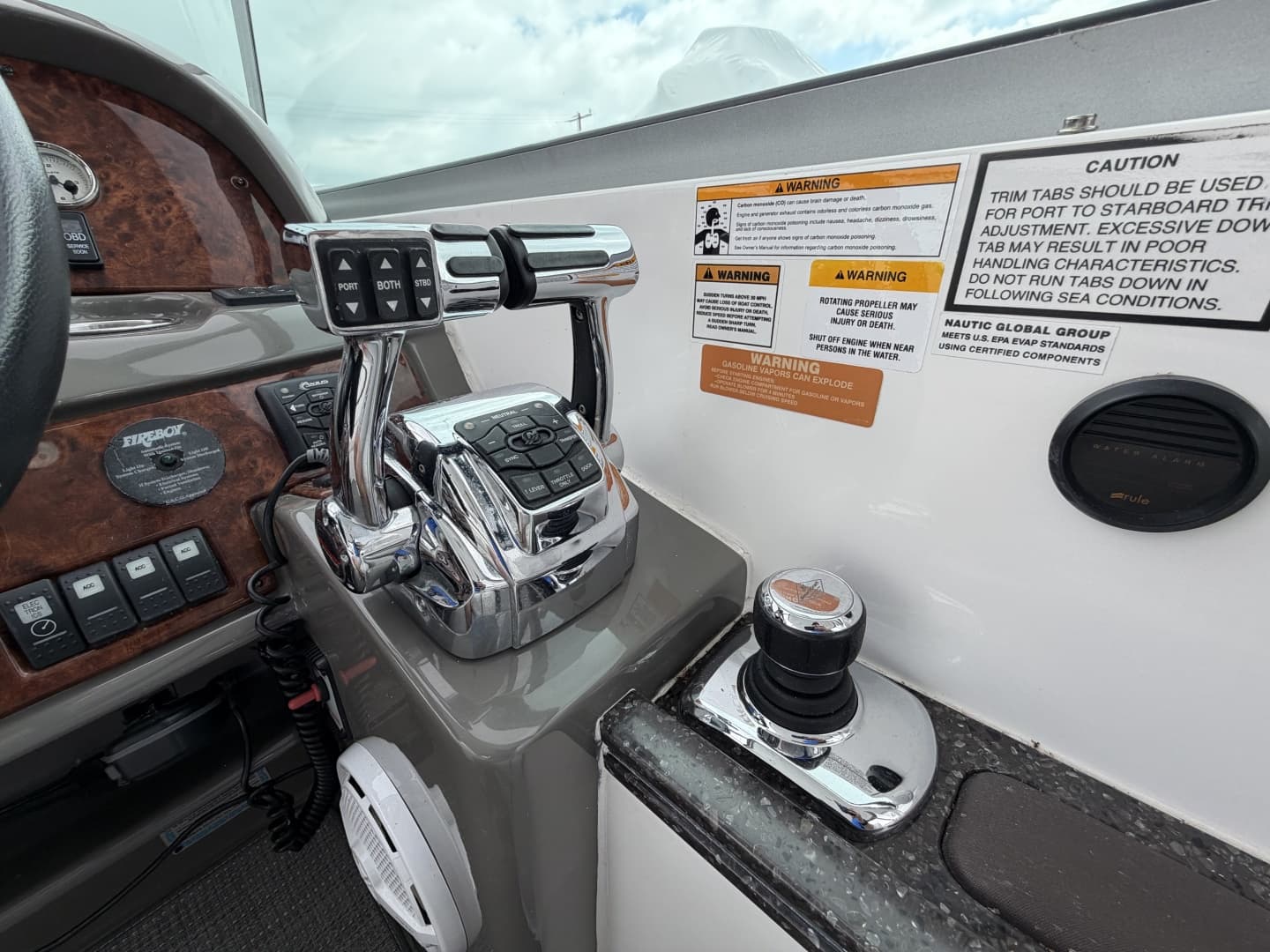 2013 Rinker 360 Express Cruiser