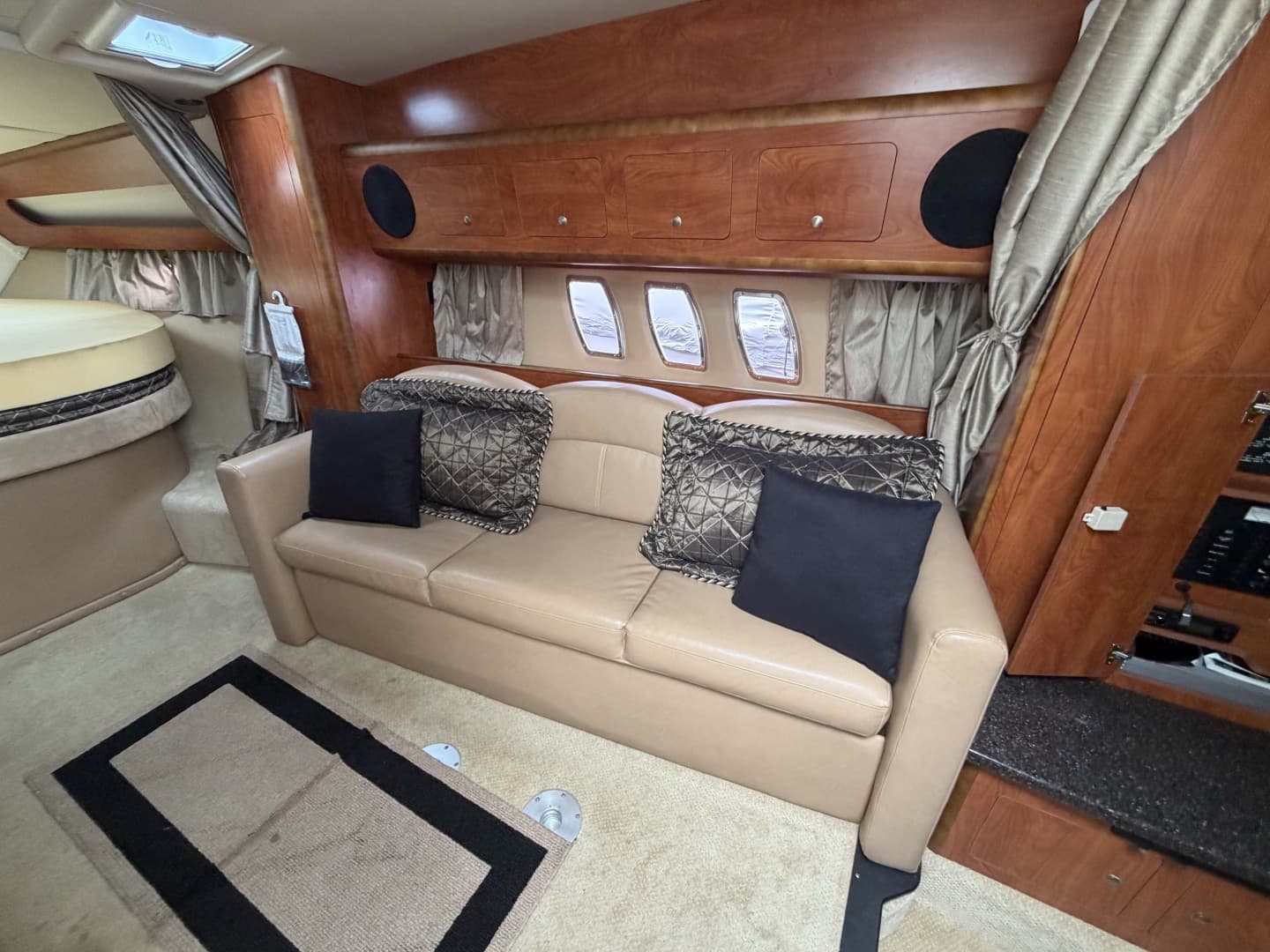 2013 Rinker 360 Express Cruiser