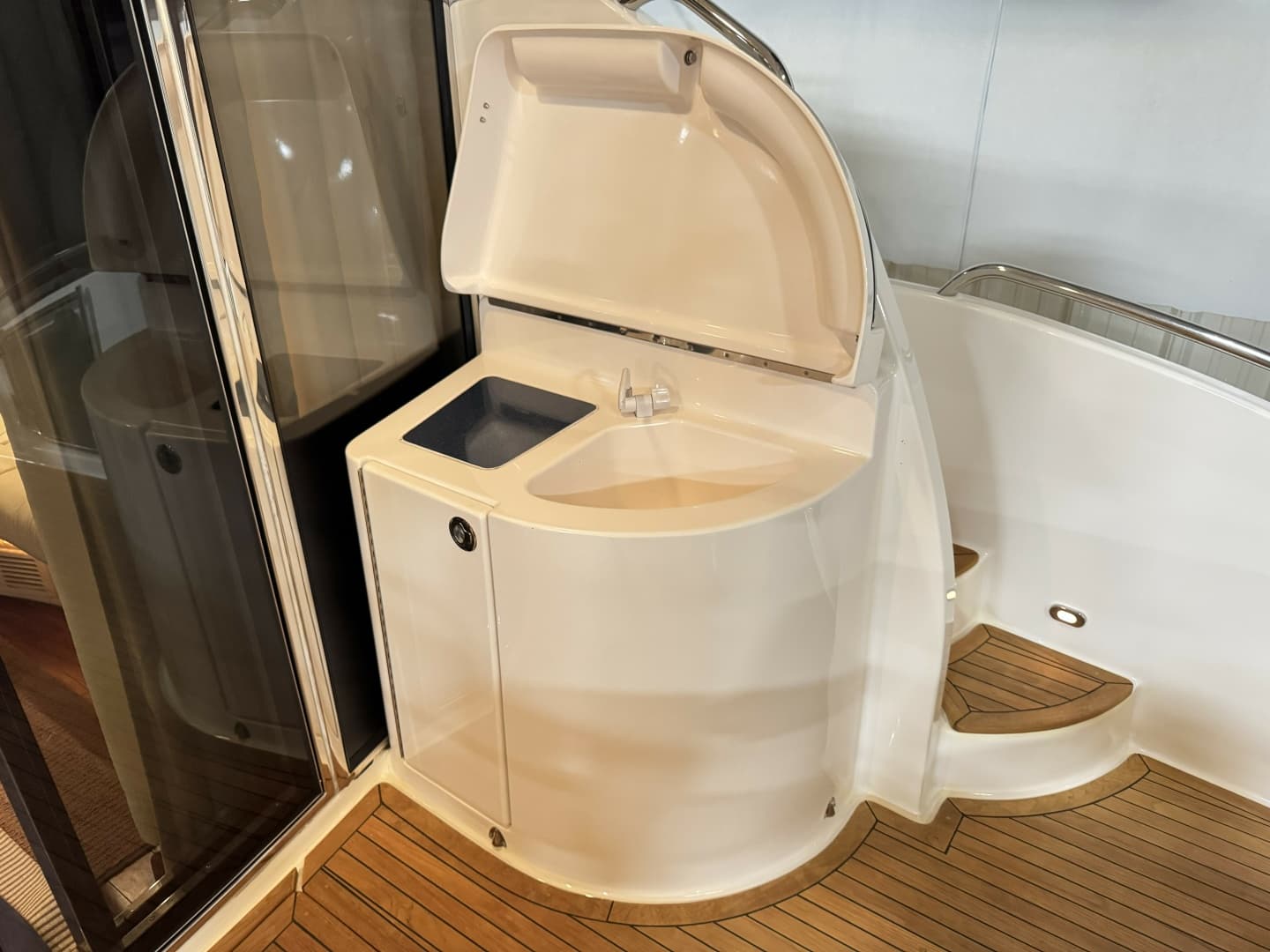 2001 Neptunus 56 Express