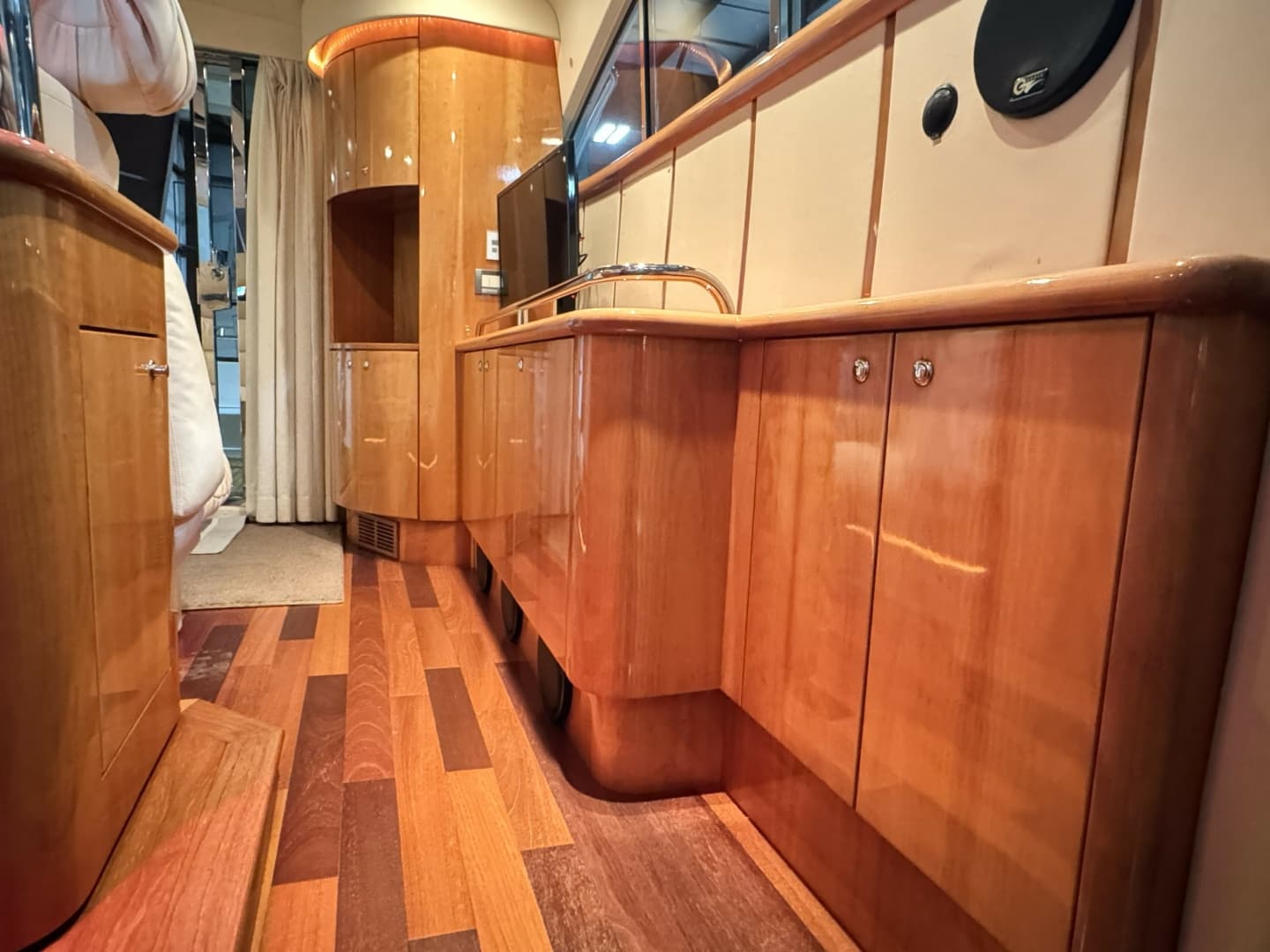 2001 Neptunus 56 Express