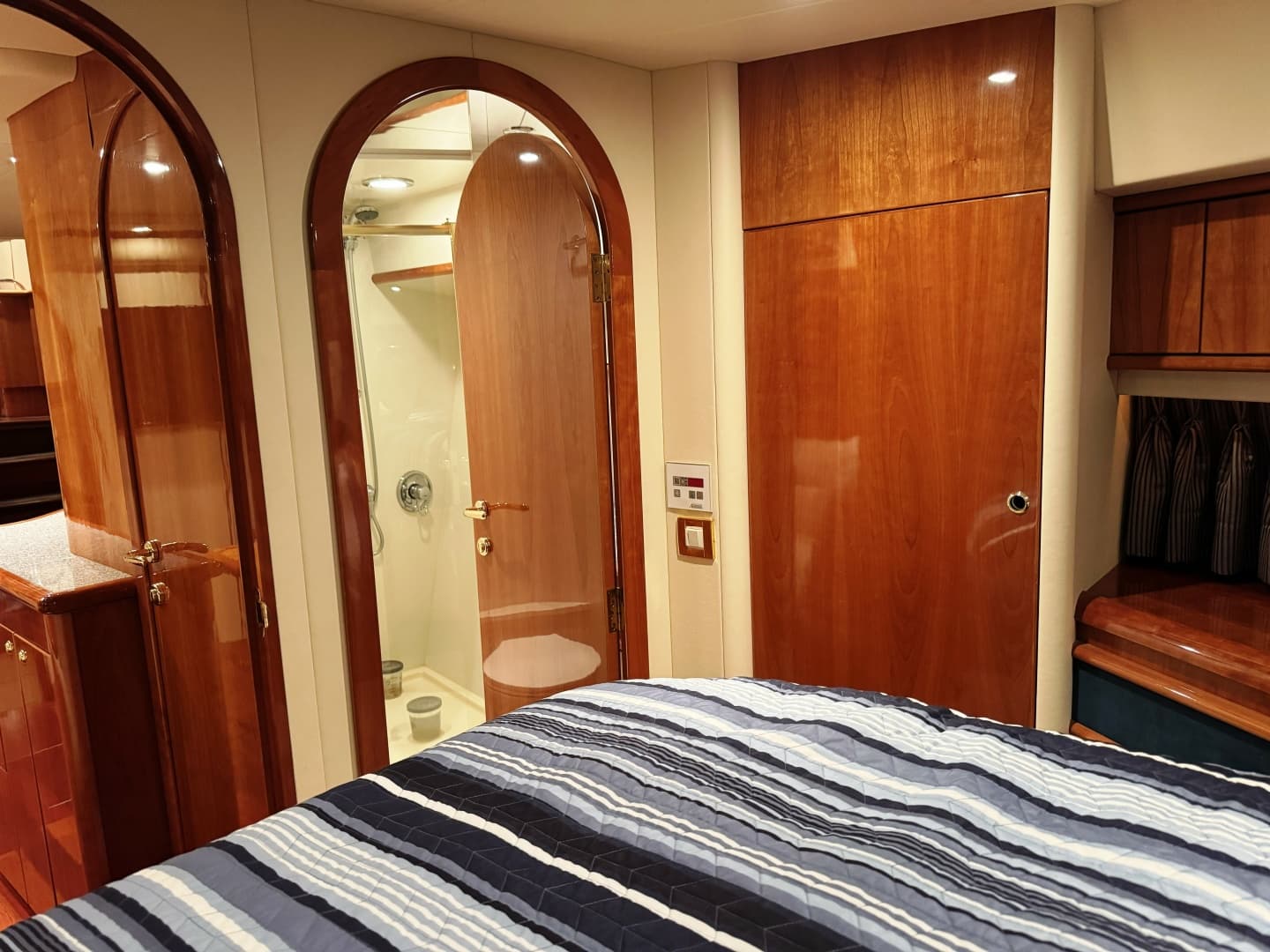 2001 Neptunus 56 Express