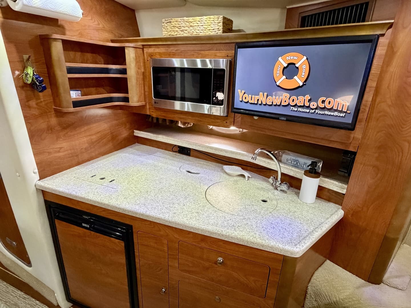 2007 Rinker 350 Express Cruiser