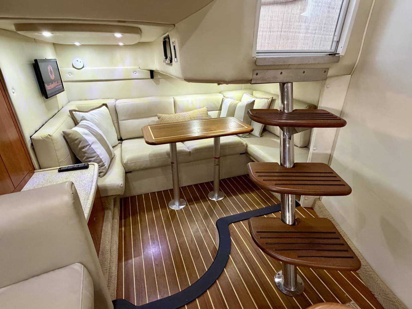 2007 Rinker 350 Express Cruiser