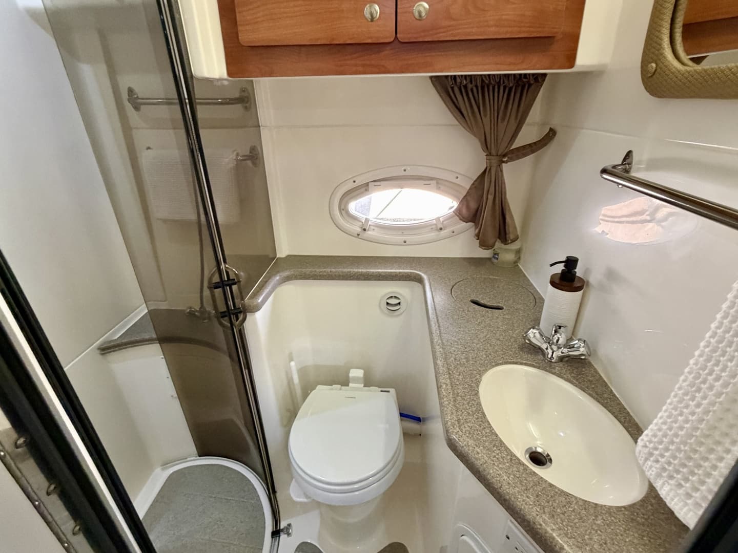 2007 Rinker 350 Express Cruiser